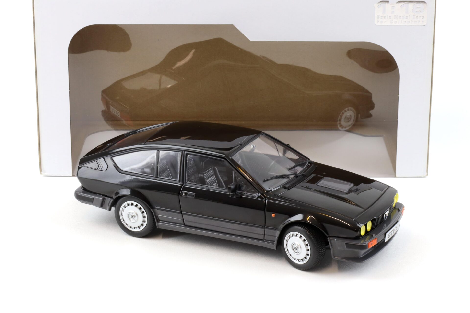1:18 Solido Alfa Romeo GTV 6 metallic black 1985