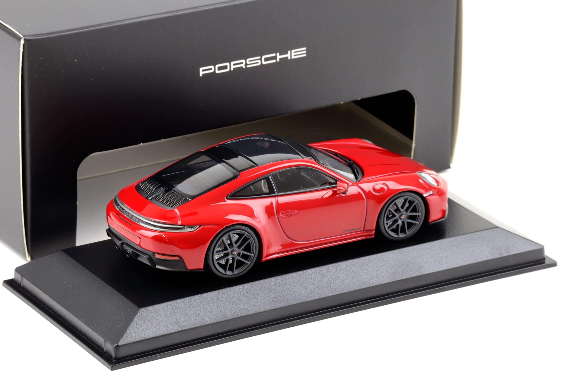 1:43 Minichamps Porsche 911 992.2 Carrera 4 GTS Coupe carmine red WAP DEALER