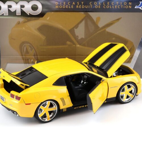 1:18 JADA Toys 2010 Chevrolet Camaro SS Coupe LOPRO metallic yellow/ black stripes