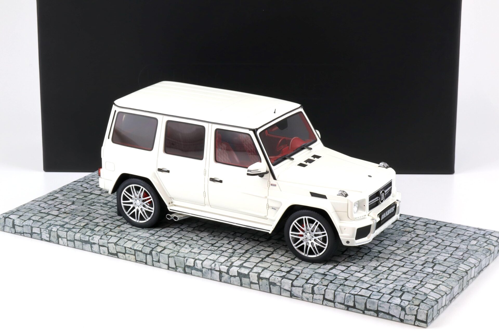 1:18 Minichamps Mercedes Brabus B63 620 Widestar pearl white - Limited 100 pcs.