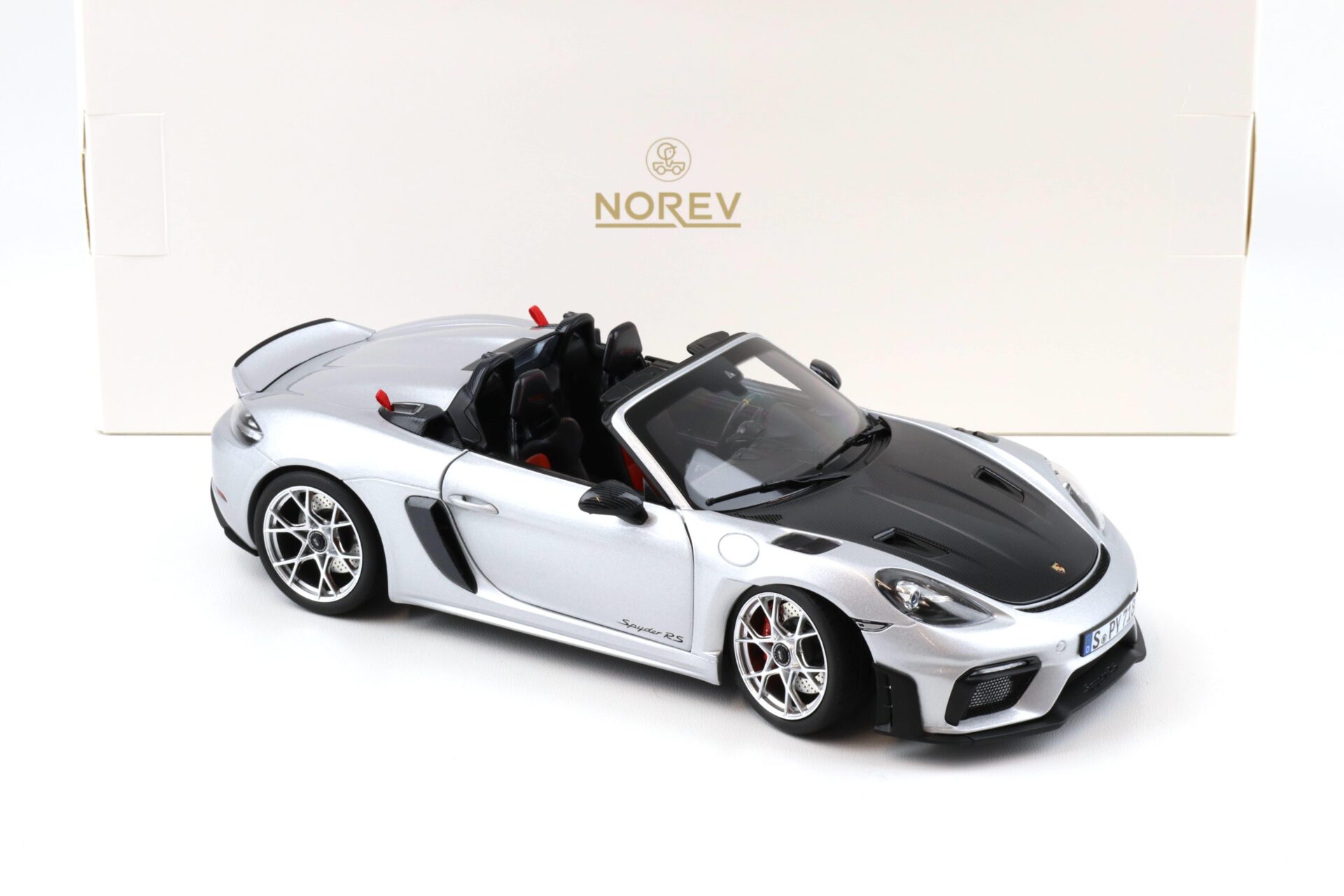 1:18 Norev Porsche 718 Spyder RS Weissach Package 2023 GT-silver metallic