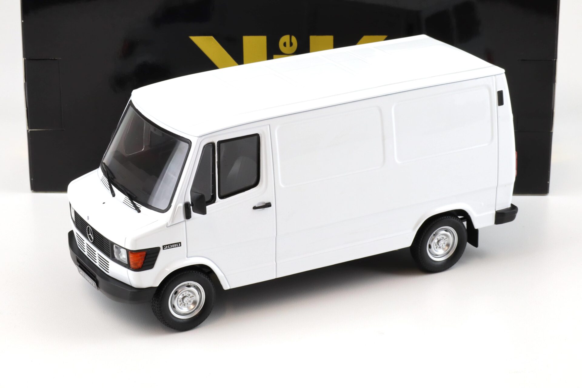 1:18 KK-Scale Mercedes 208D Kastenwagen Delivery Van white