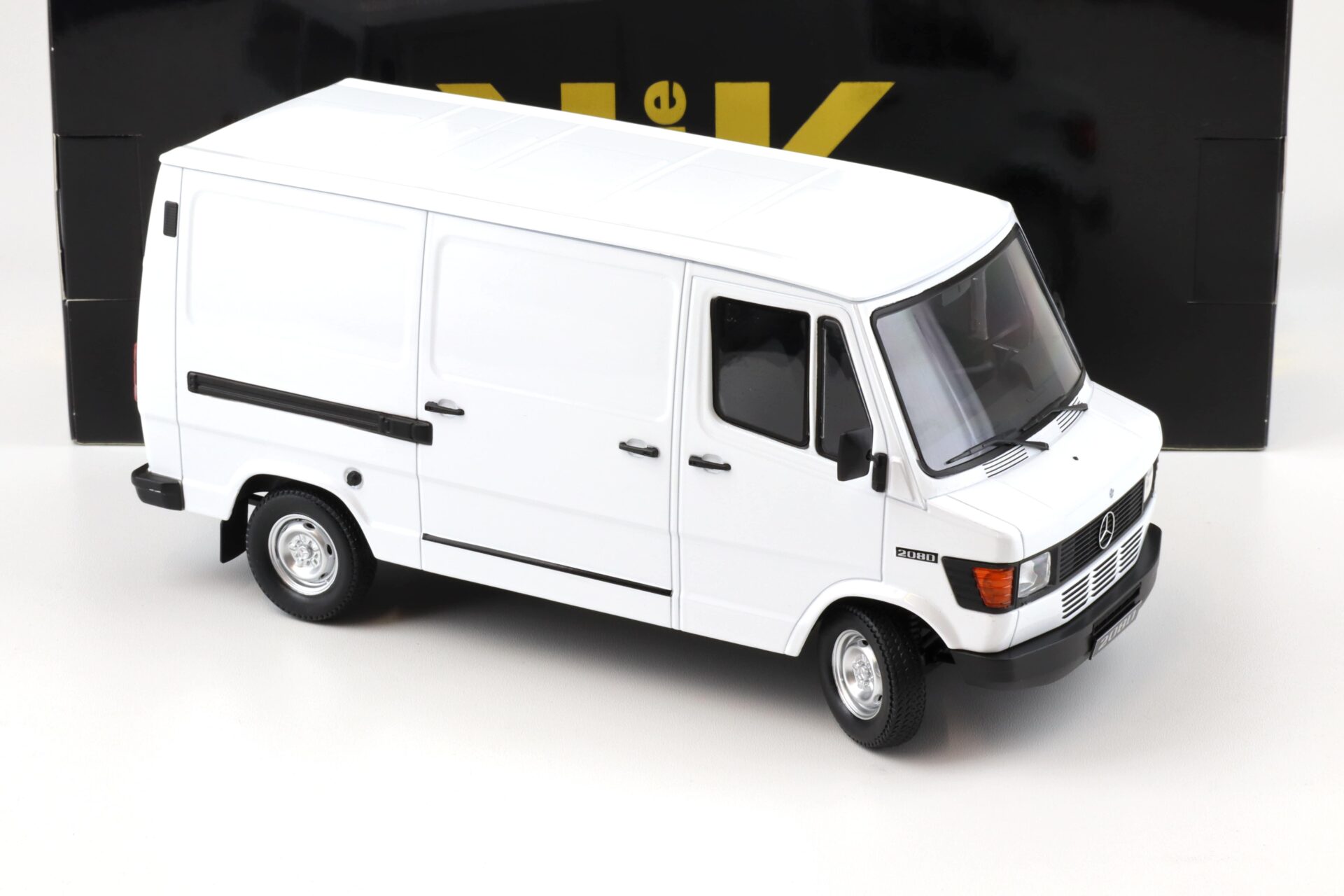 1:18 KK-Scale Mercedes 208D Kastenwagen Delivery Van white