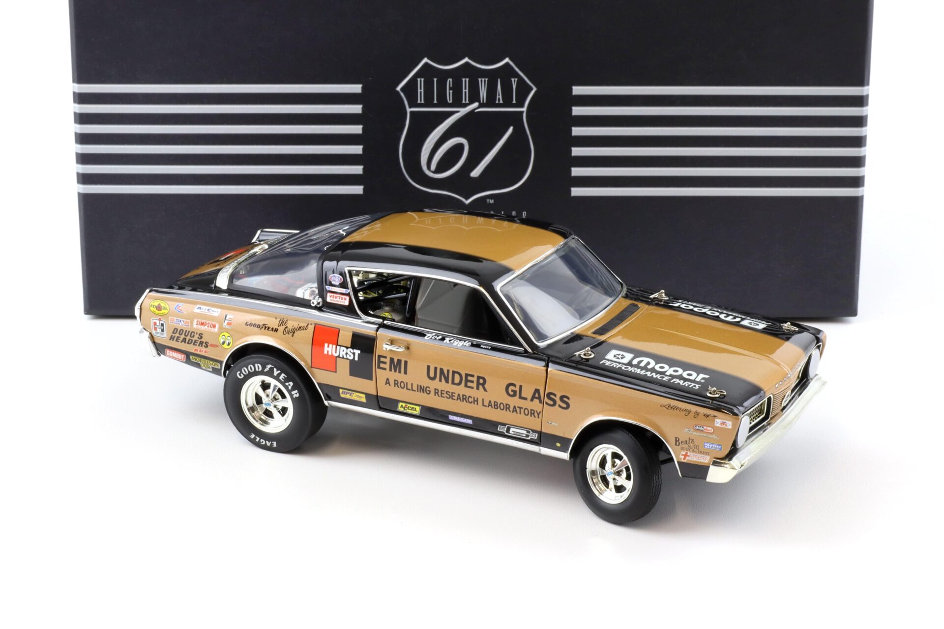 1:18 Highway61 Plymouth Barracuda Hemi Under Glass 1966 black/ bronze