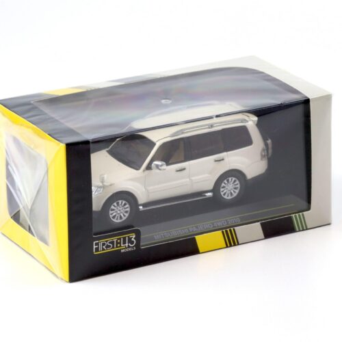 1:43 First43 Mitsubishi Pajero 4WD 2010 pearl white - Image 3