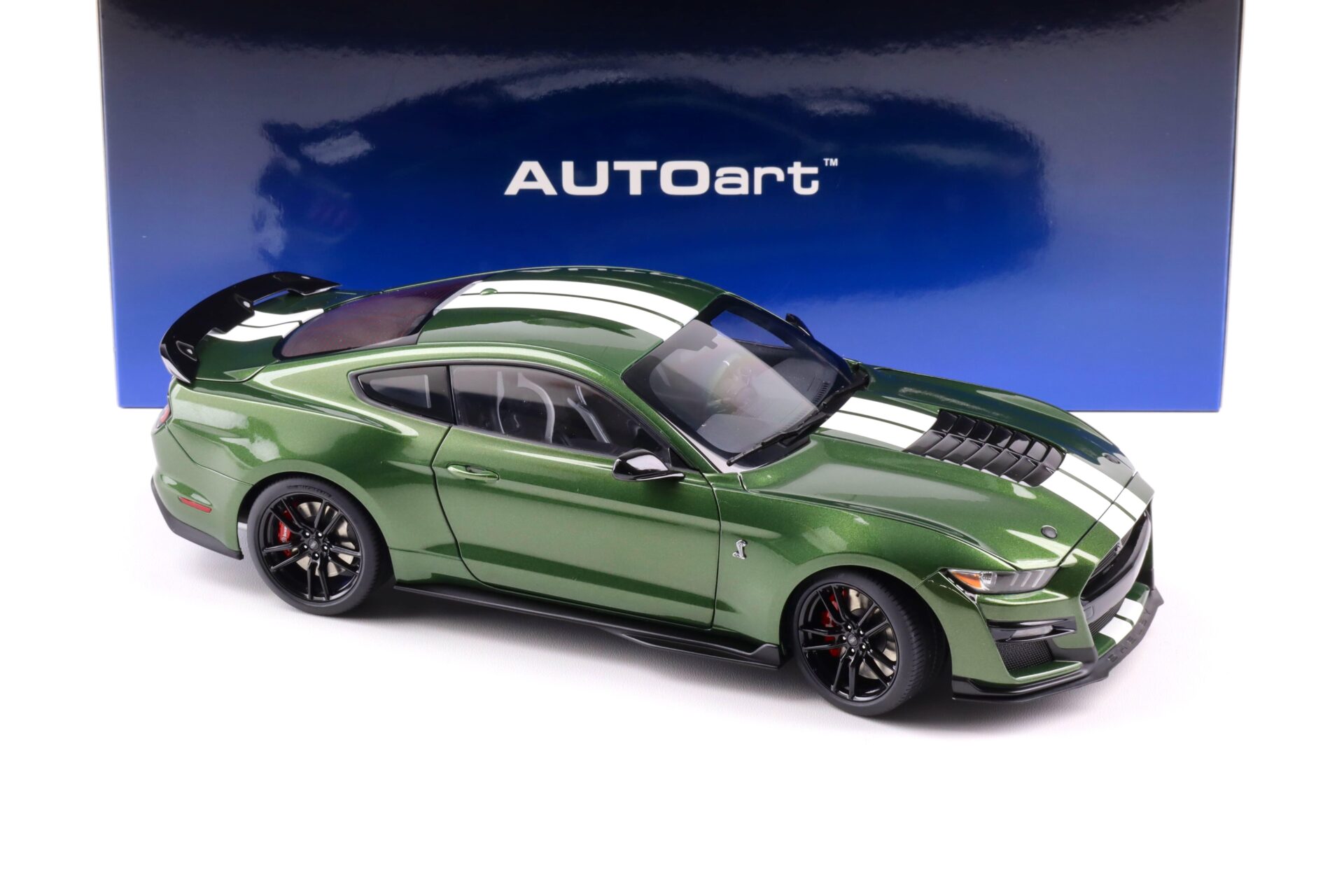 1:18 AUTOart Ford Mustang Shelby GT500 Coupe 2023 Eruption green/ white stripes