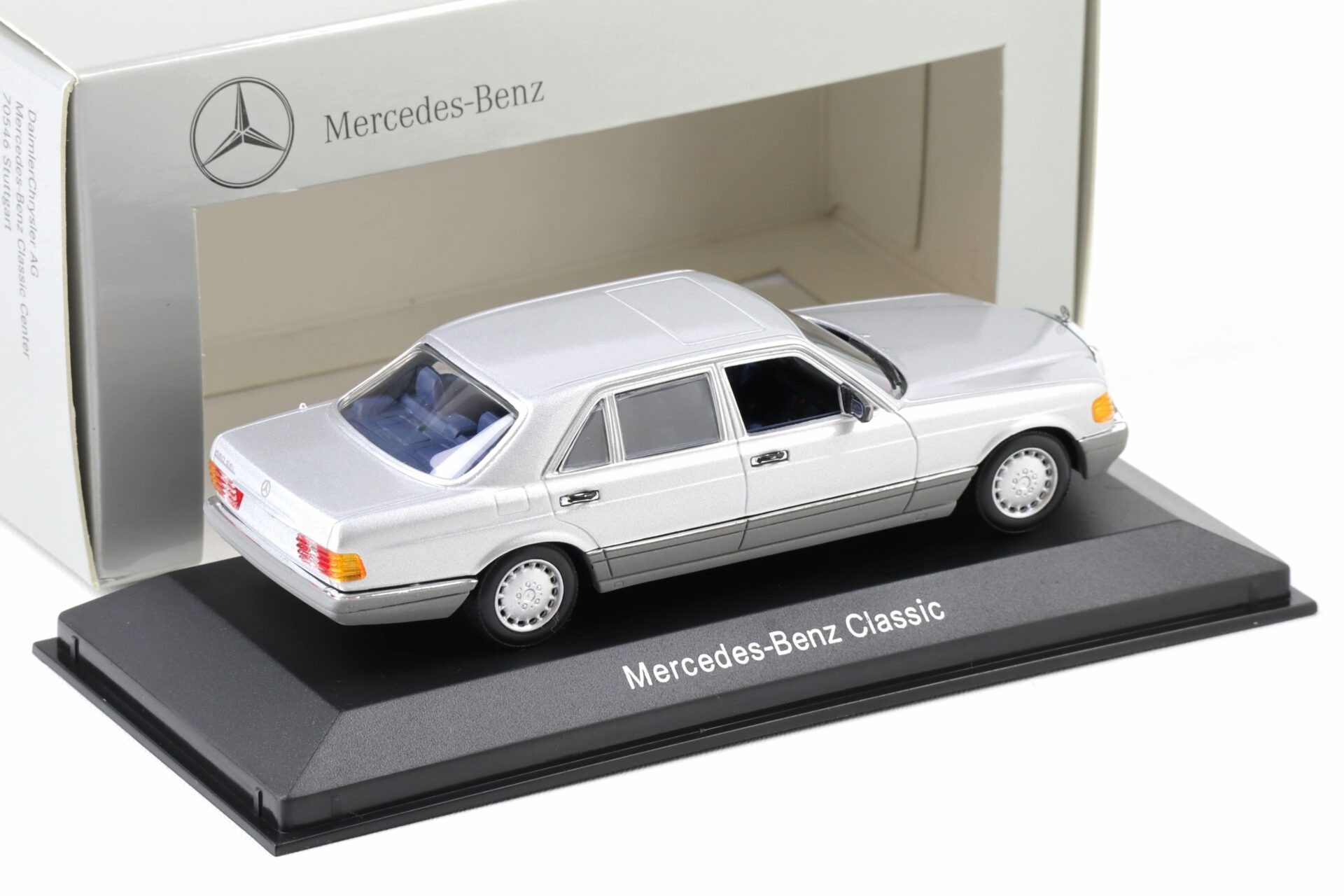 1:43 Minichamps Mercedes 560 SEL W126 Limousine silver/ blue interior DEALER VERSION