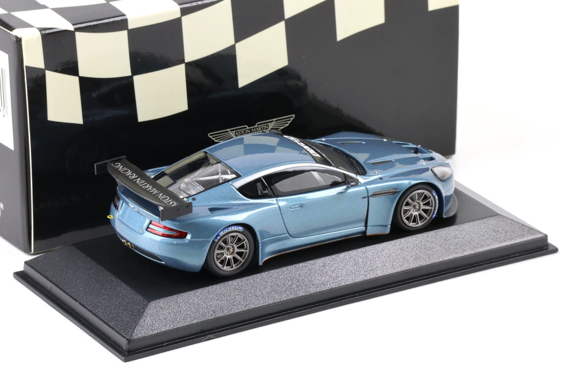 1:43 Minichamps Aston Martin DBRS9 Launch Version 2006 Elusive blue