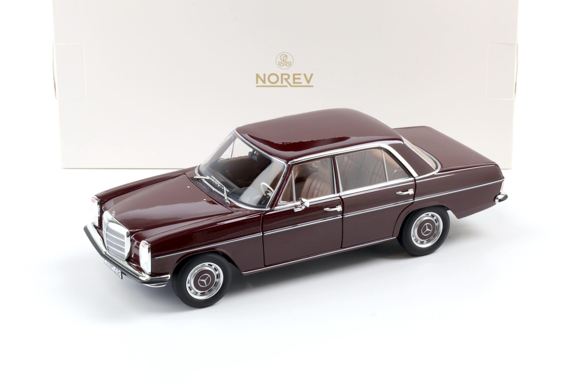 1:18 Norev Mercedes 200 Strich-Acht /8 W115 Limousine dark red brown