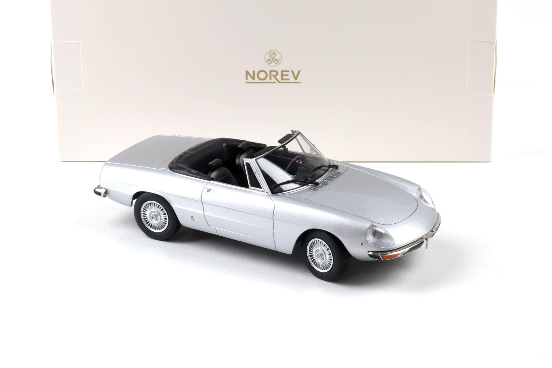 1:18 Norev Alfa Romeo 2000 Spider 1978 silver metallic with top 187884