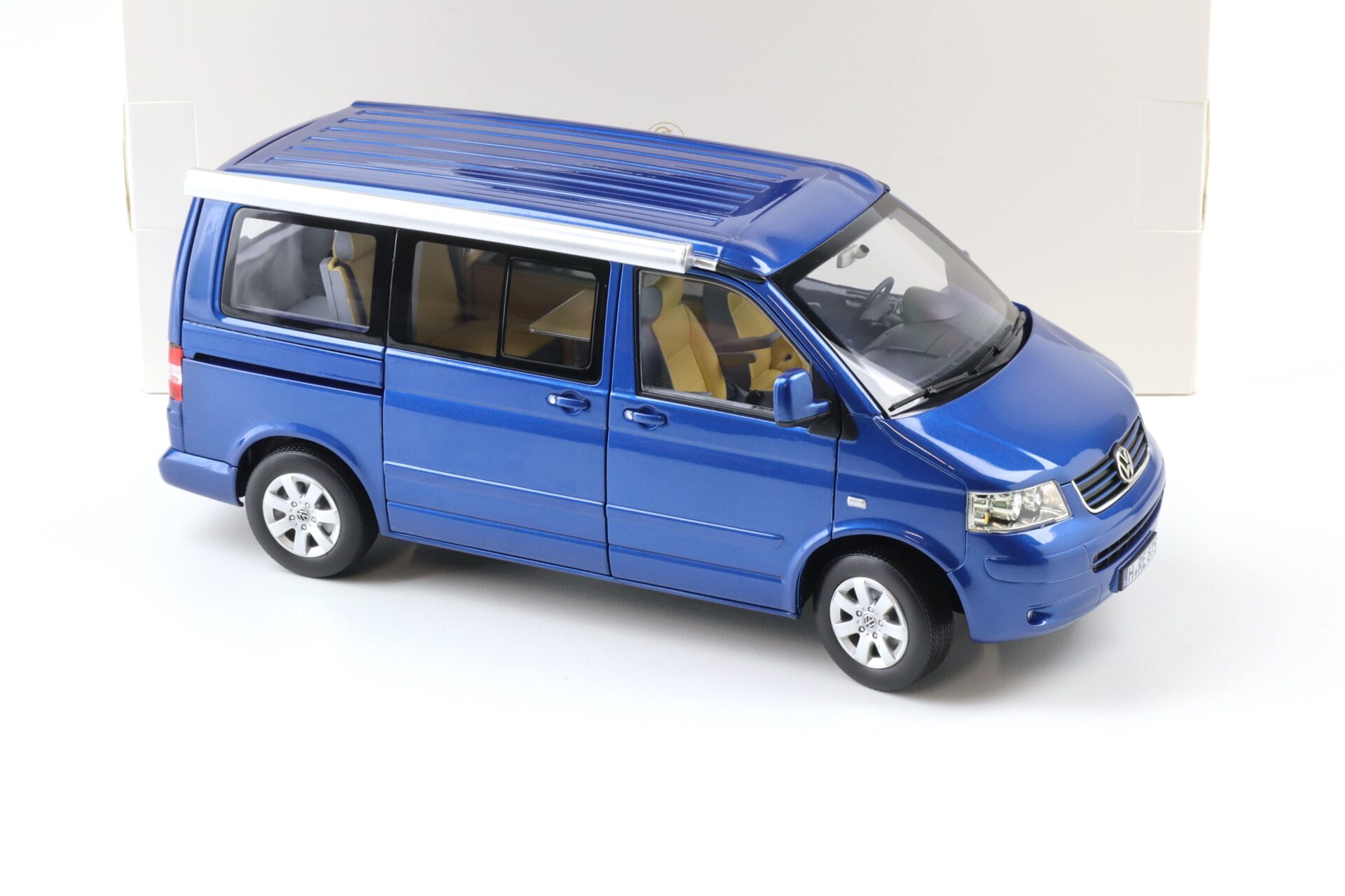 1:18 Norev VW T5 California 2003 Ravenna blue metallic 188607