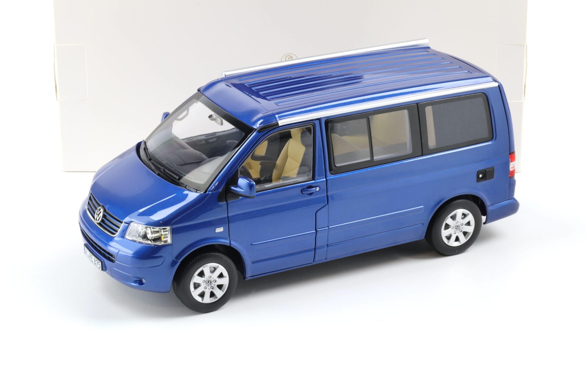 1:18 Norev VW T5 California 2003 Ravenna blue metallic 188607