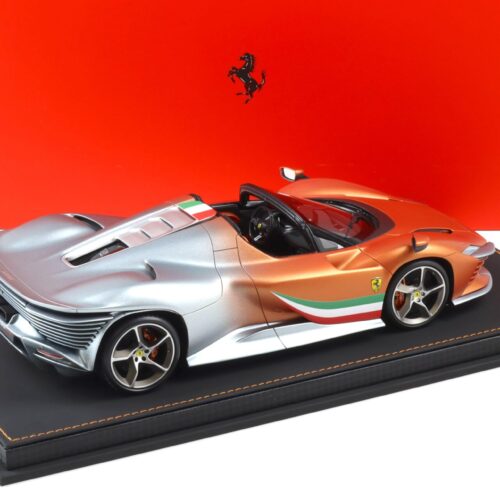 1:18 BBR Ferrari Daytona SP3 Seat orange/ Titanium grey with Showcase