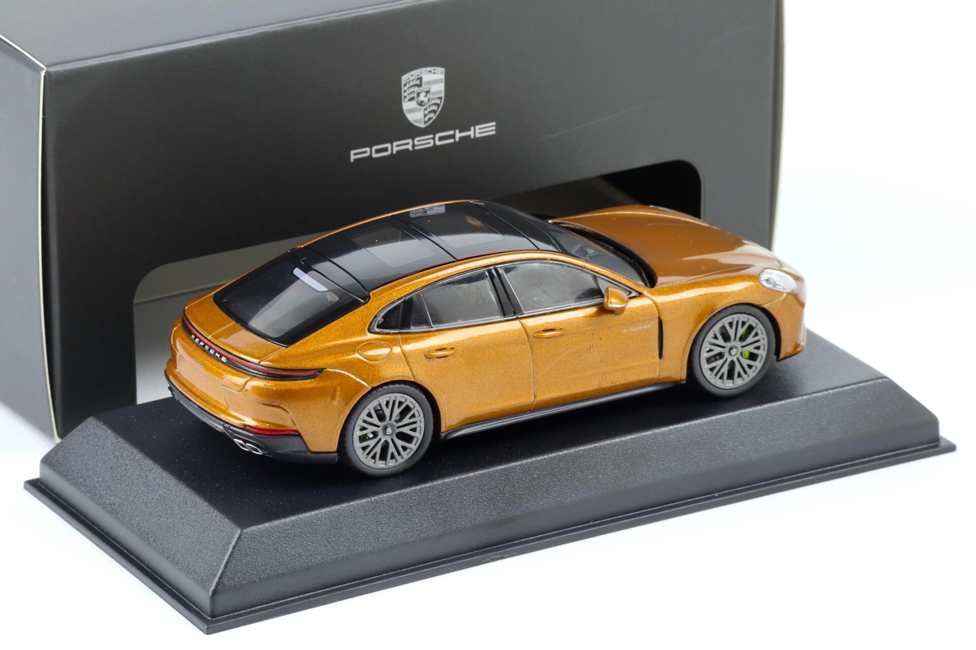1:43 Norev Porsche Panamera Turbo E-Hybrid (G3) madeira gold WAP DEALER
