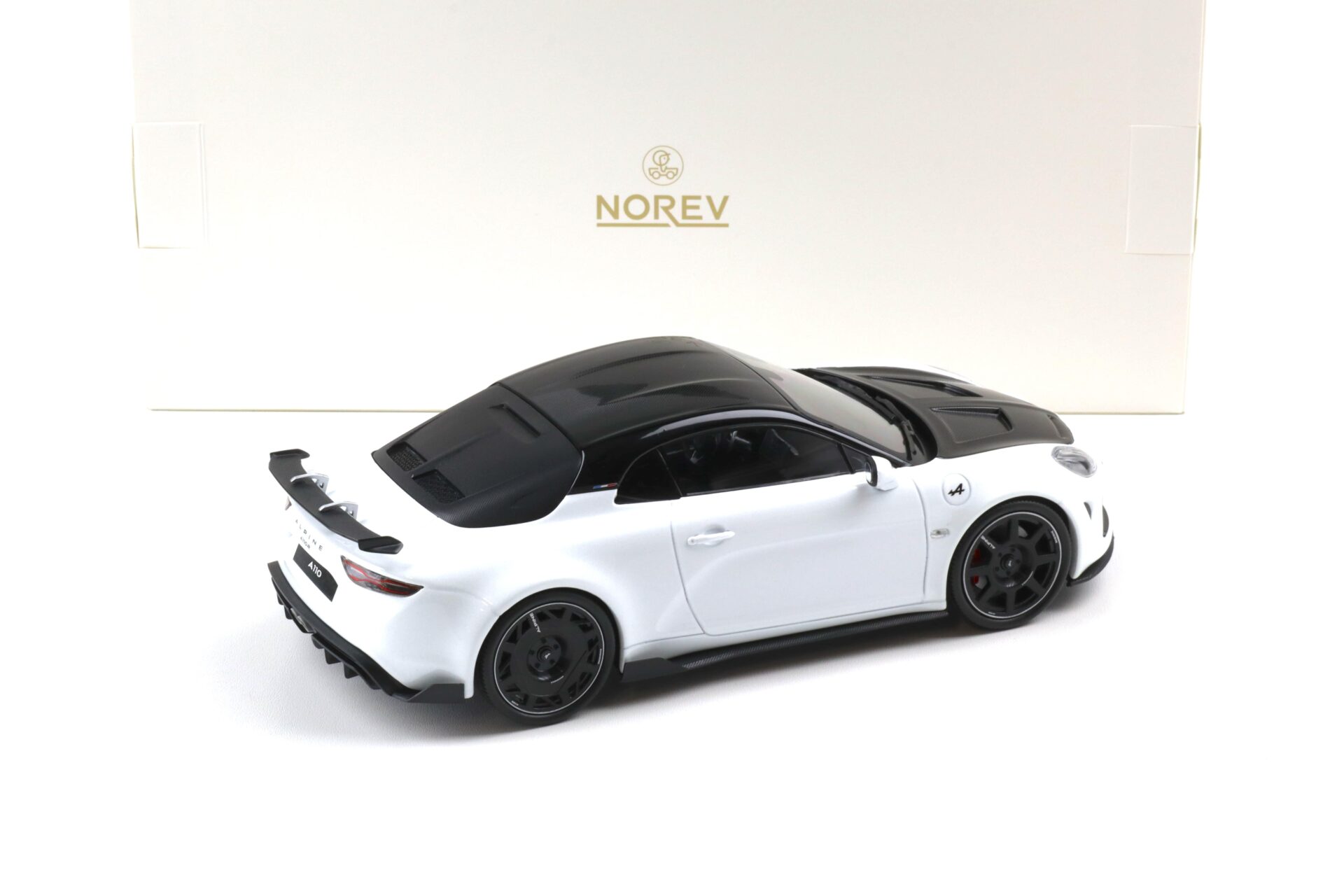 1:18 Norev Alpine A110 R 2024 pearl white/ Carbon