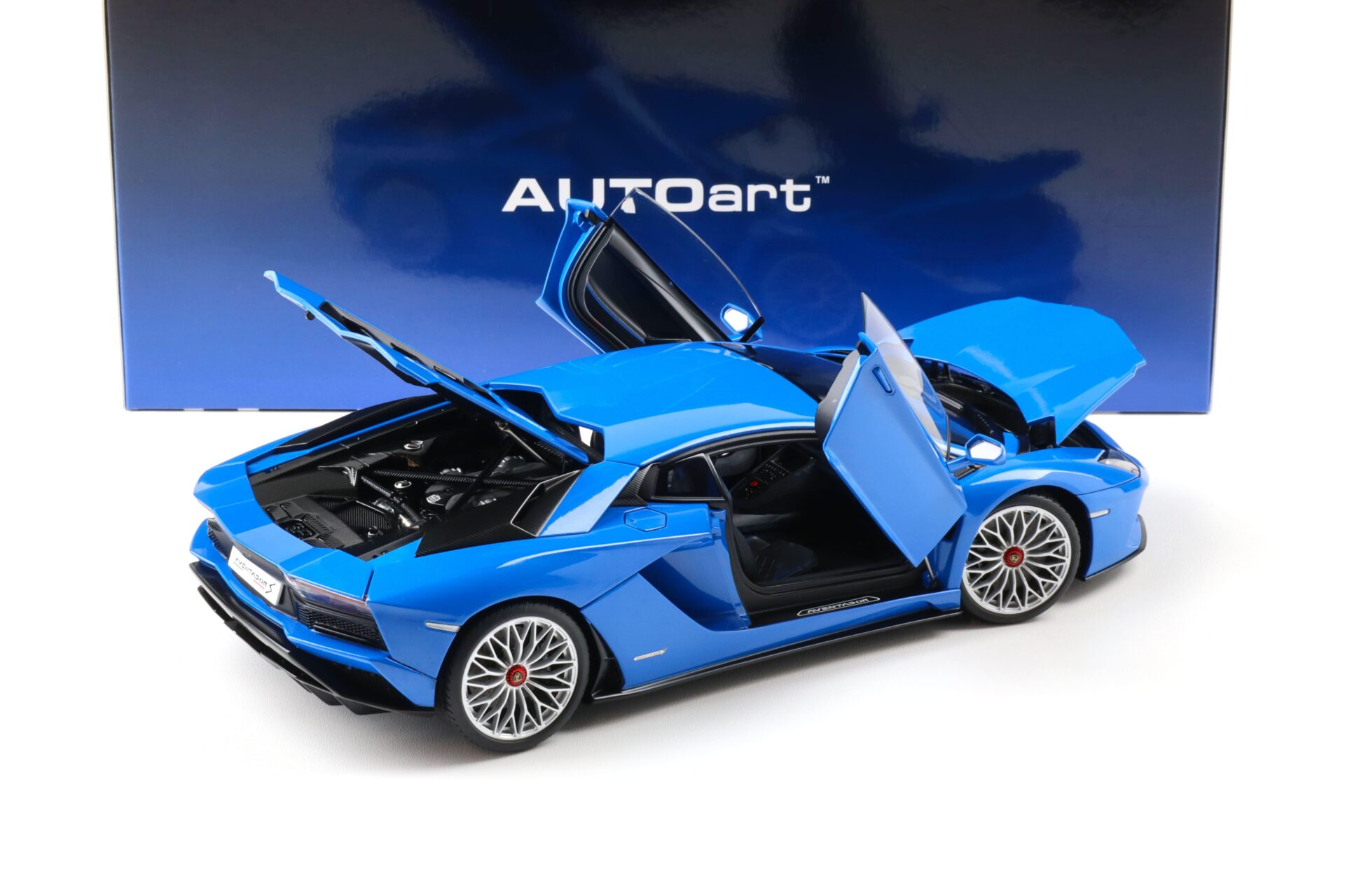 1:18 AUTOart Lamborghini Aventador S Coupe 2017 Blu Nila/ pearl blue 79134