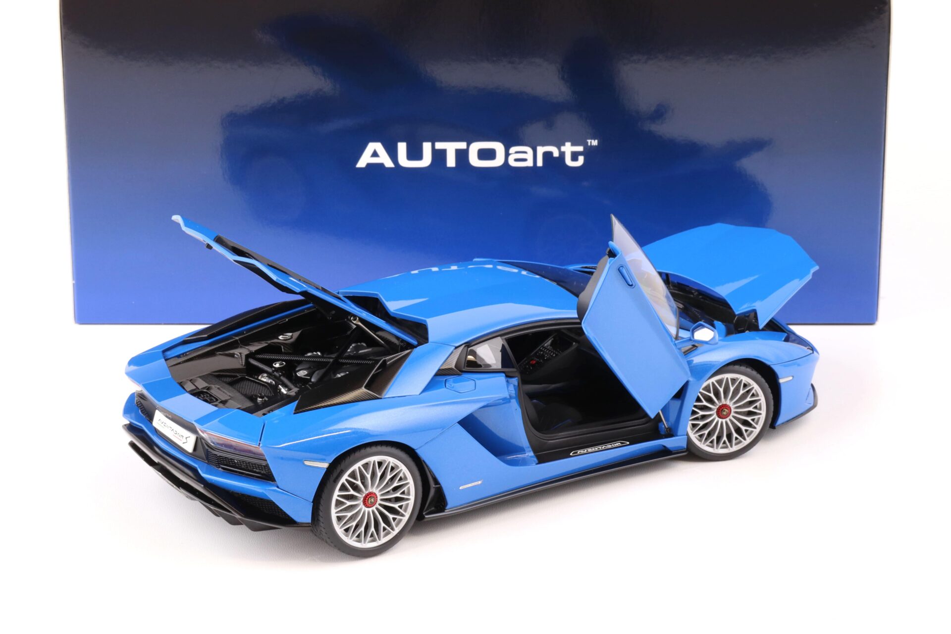 1:18 AUTOart Lamborghini Aventador S Coupe 2017 Blu Nila/ pearl blue 79134