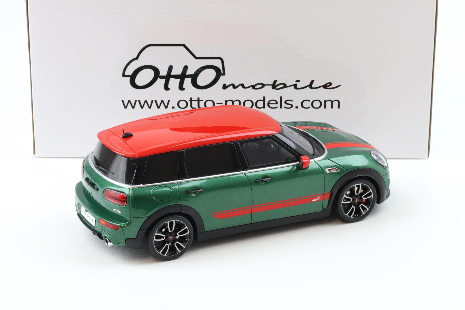 1:18 OTTO mobile OT1168 Mini Cooper Clubman F54 JCW British green 2021