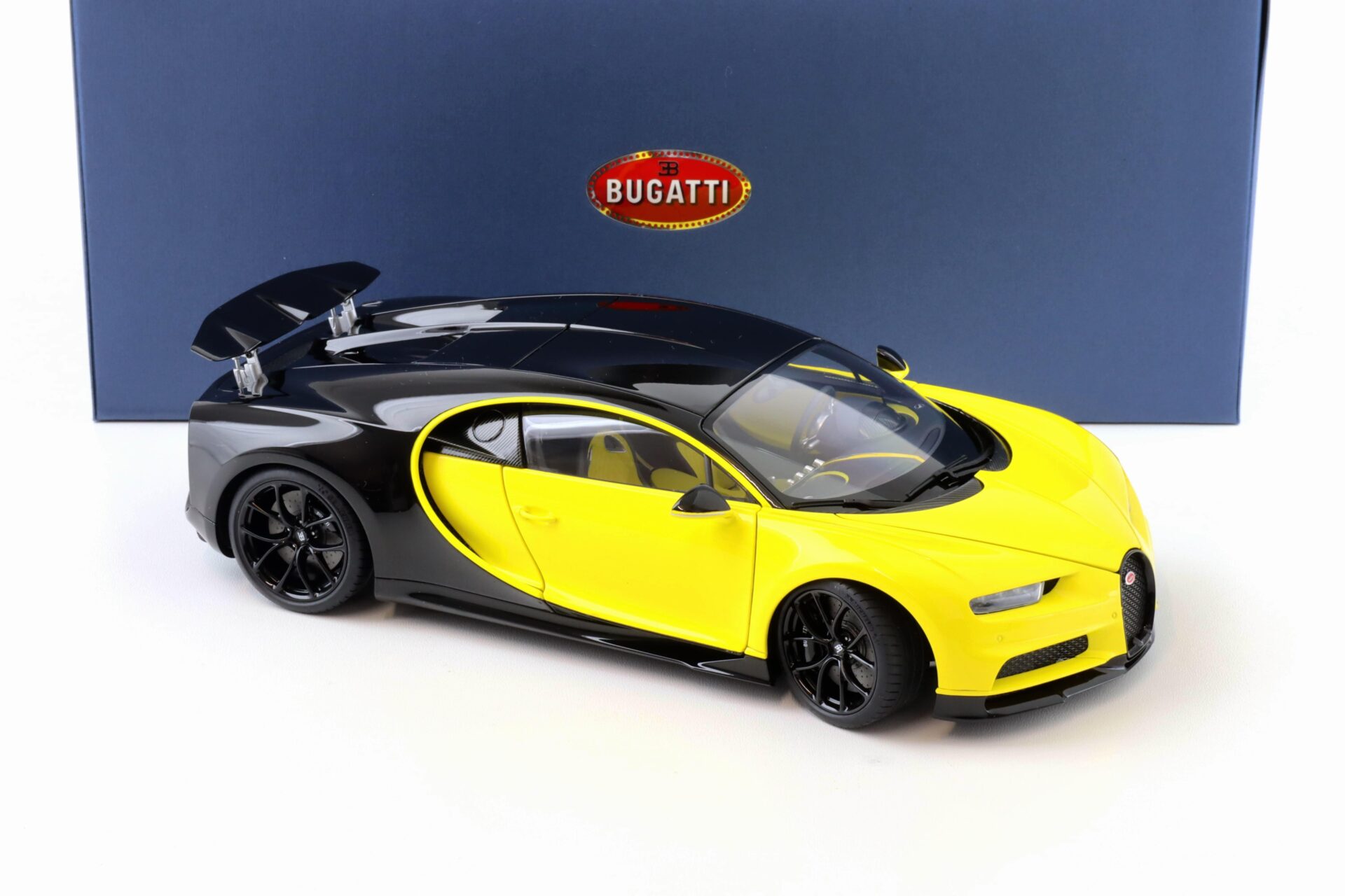 1:18 AUTOart Bugatti Chiron 2017 Jaune Molsheim yellow/ Nocturne black 70994