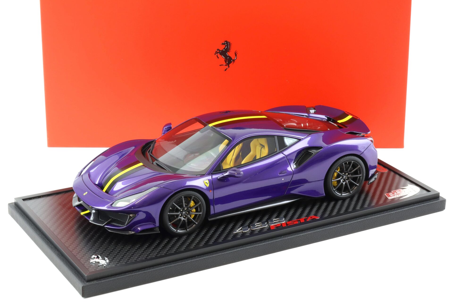 ID 100490 orig.jpg 1:18 BBR Ferrari 488 Pista Viola Al Humad/ giallo Carbon Base - Limited 148 pcs.