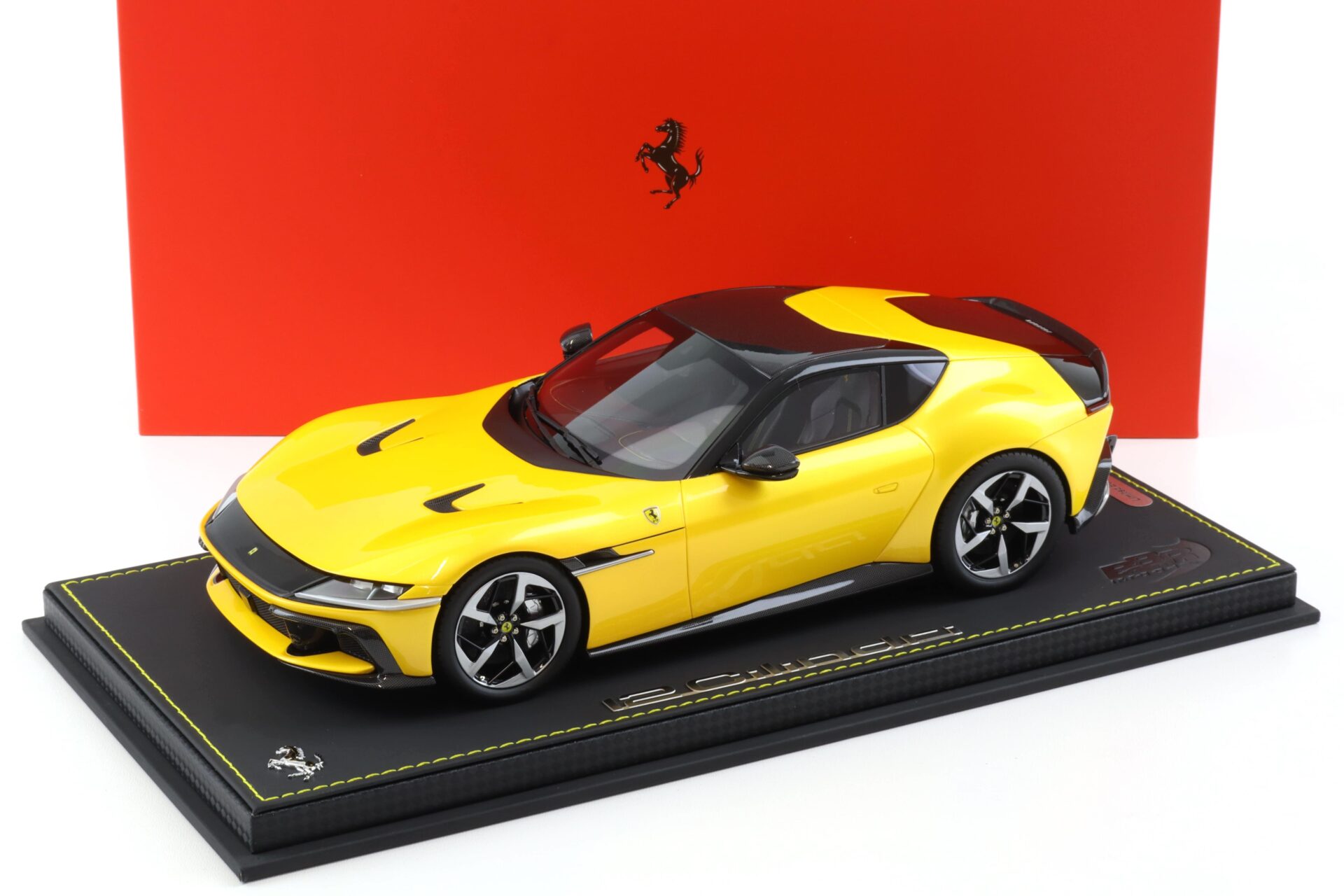 ID 100506 orig.jpg 1:18 BBR Ferrari 12 Cilindri Giallo Tristrato with Showcase - Limited 12 pcs.