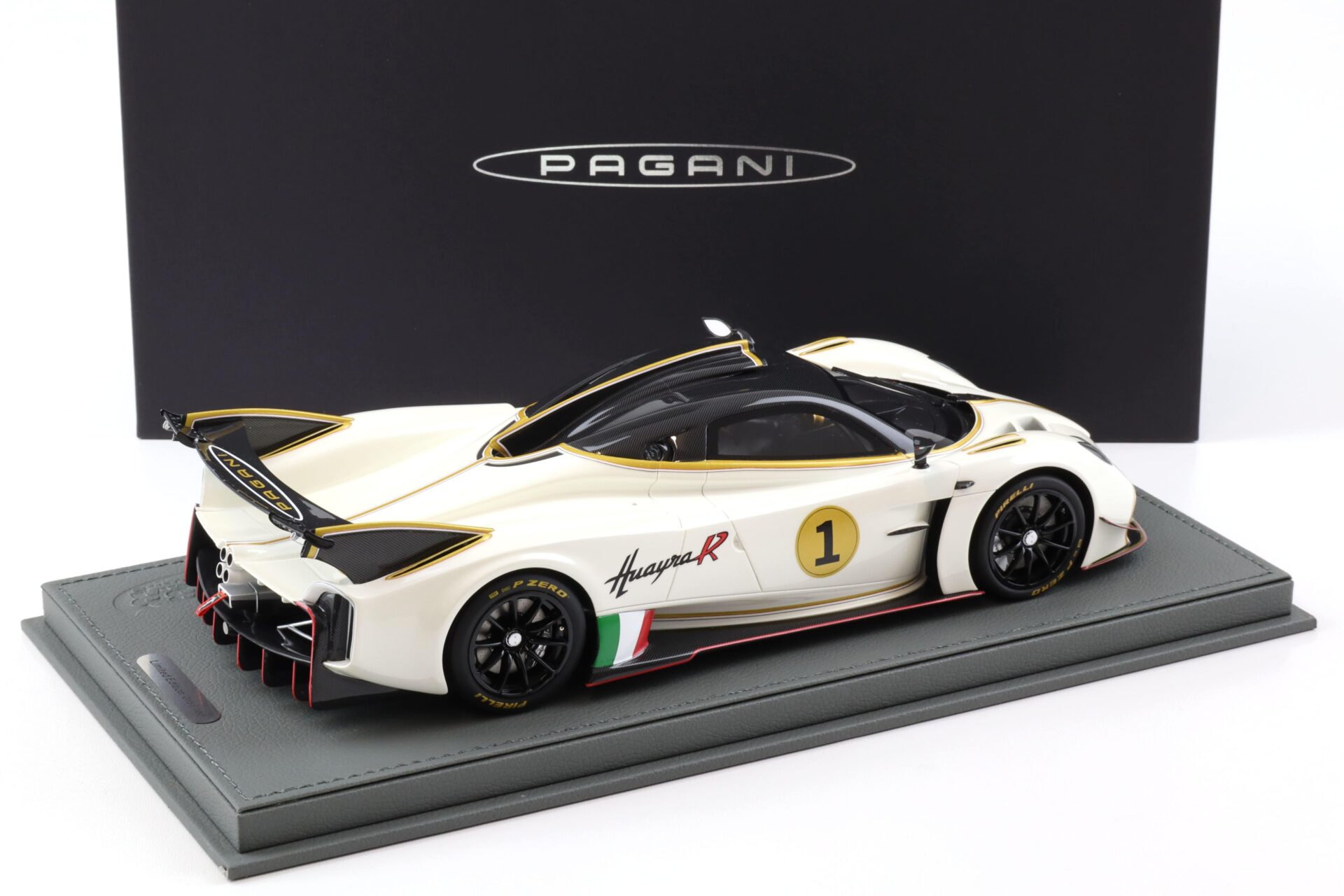 1:18 BBR Pagani Huayra R Bianco Benny/ gloss Carbon roof - Limited 100 pcs.