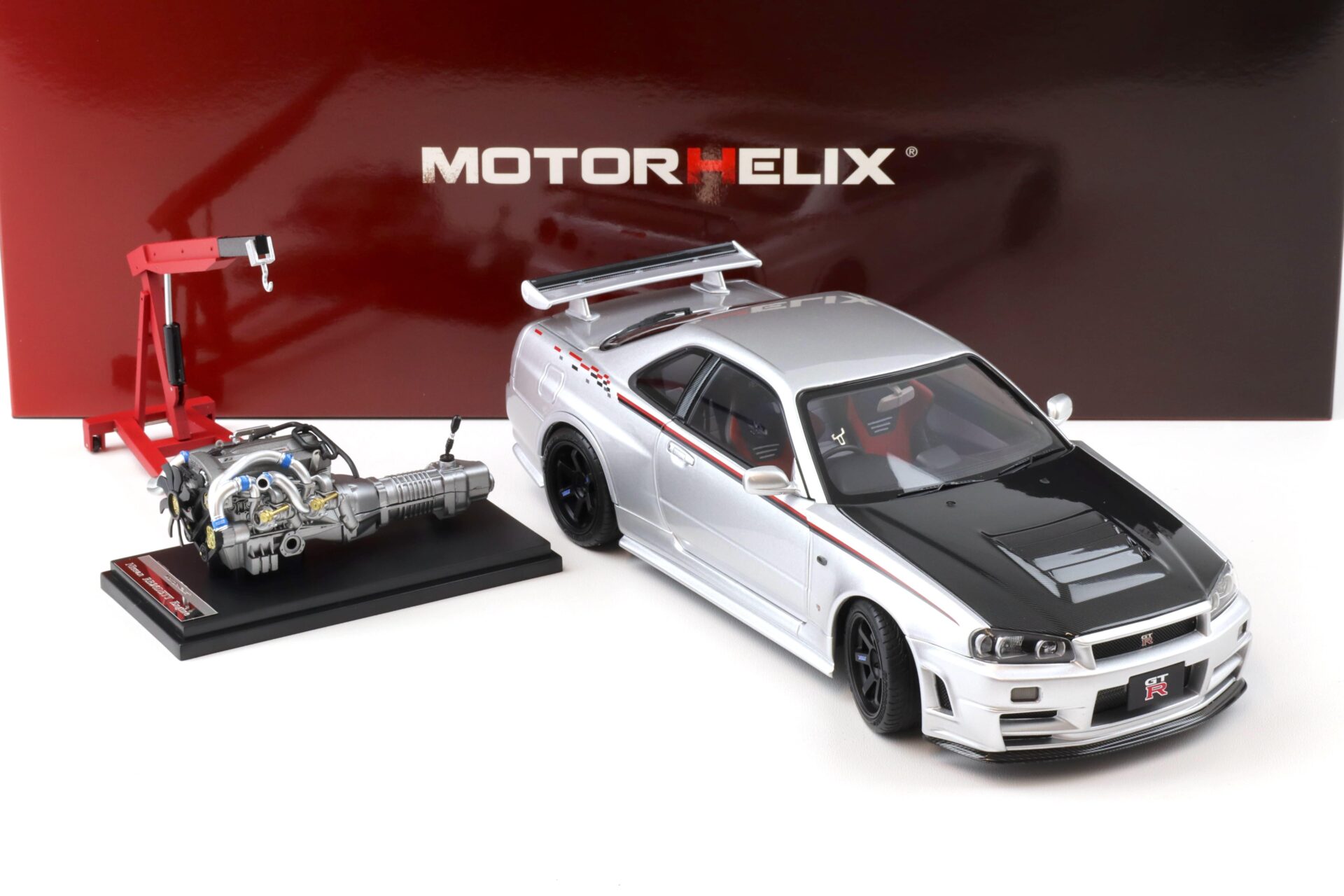 1:18 Motorhelix Nissan Skyline GT-R R34 Nismo CRS silver/ Carbon hood M83431