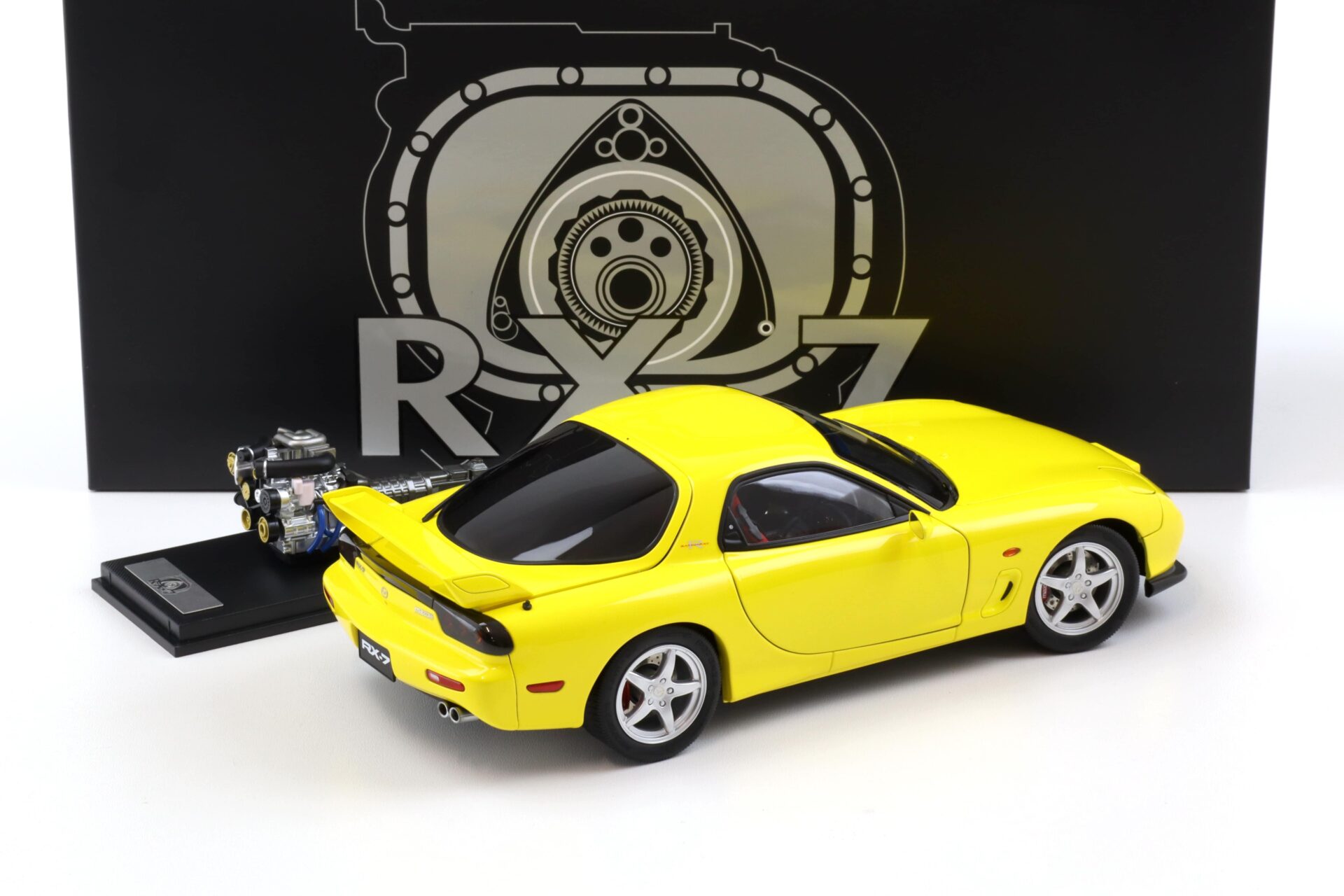 1:18 Polar Master Mazda RX-7 Bathurst R Coupe yellow with engine PLM22-001-5