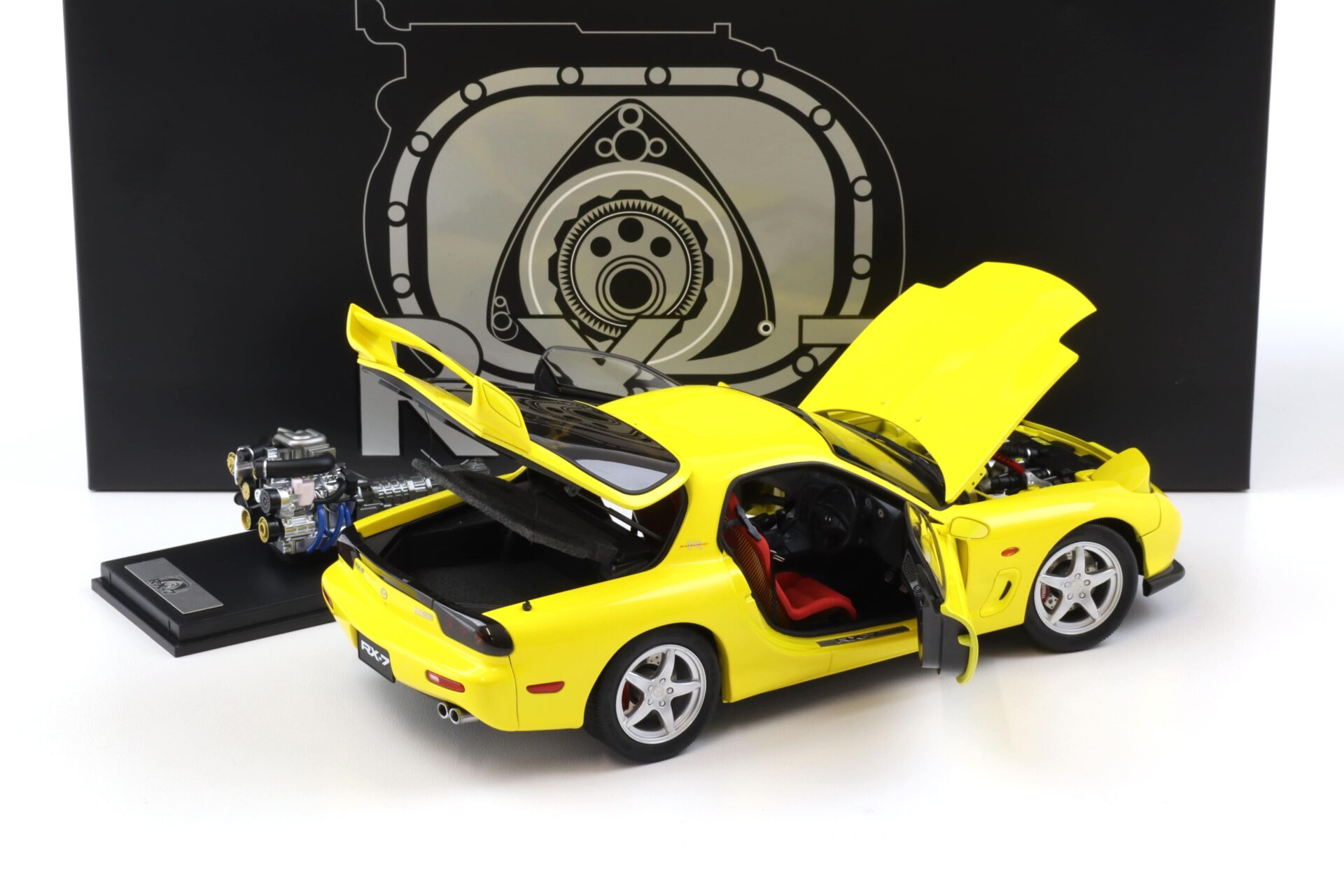 1:18 Polar Master Mazda RX-7 Bathurst R Coupe yellow with engine PLM22-001-5