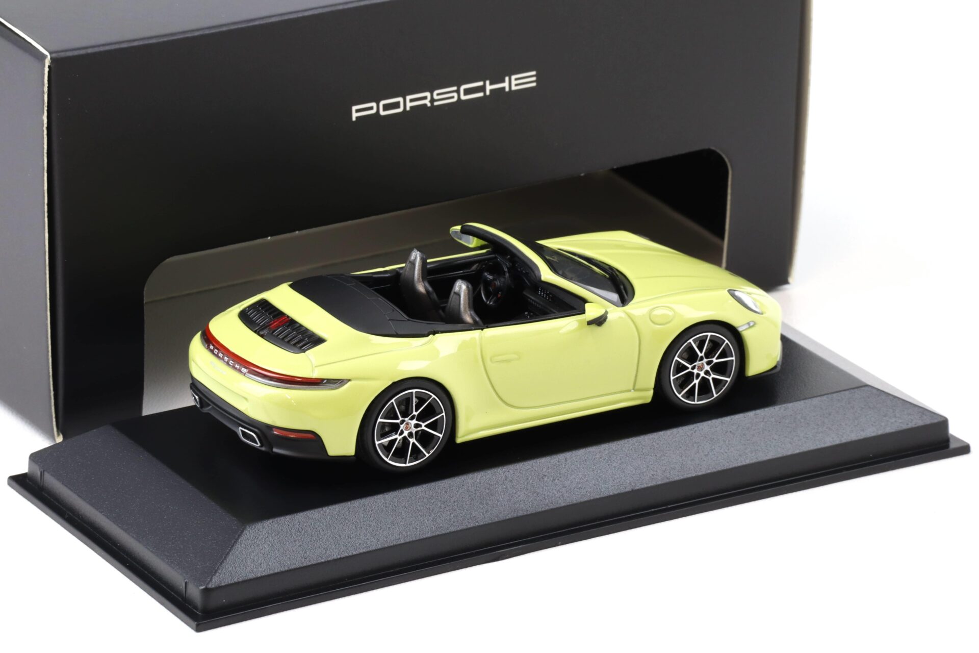 1:43 Minichamps Porsche 911 992.2 Carrera Cabriolet cartagena yellow WAP DEALER