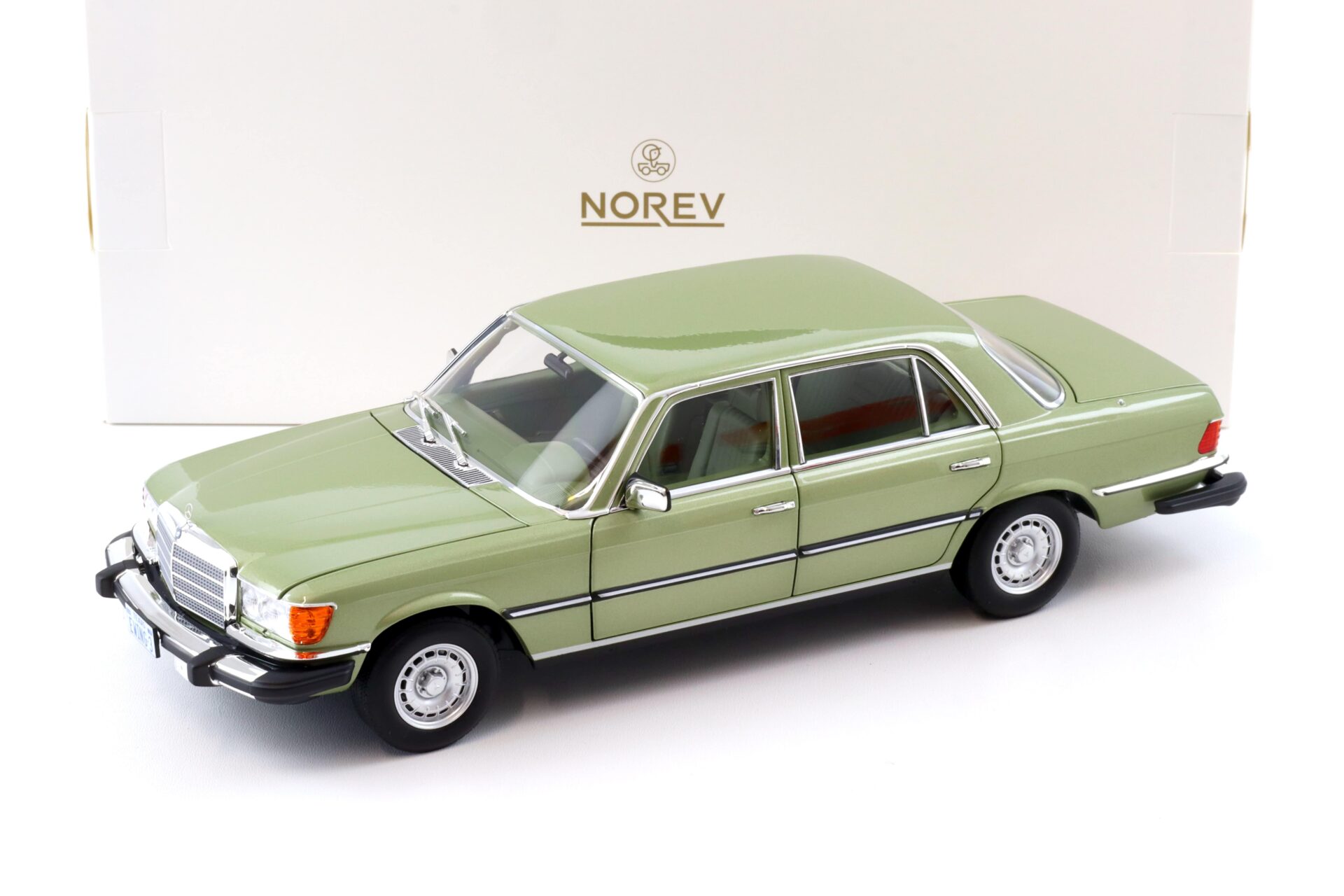 1:18 Norev Mercedes 450 SEL 6.9 W116 US-Version 1979 TV Series Dallas green metallic