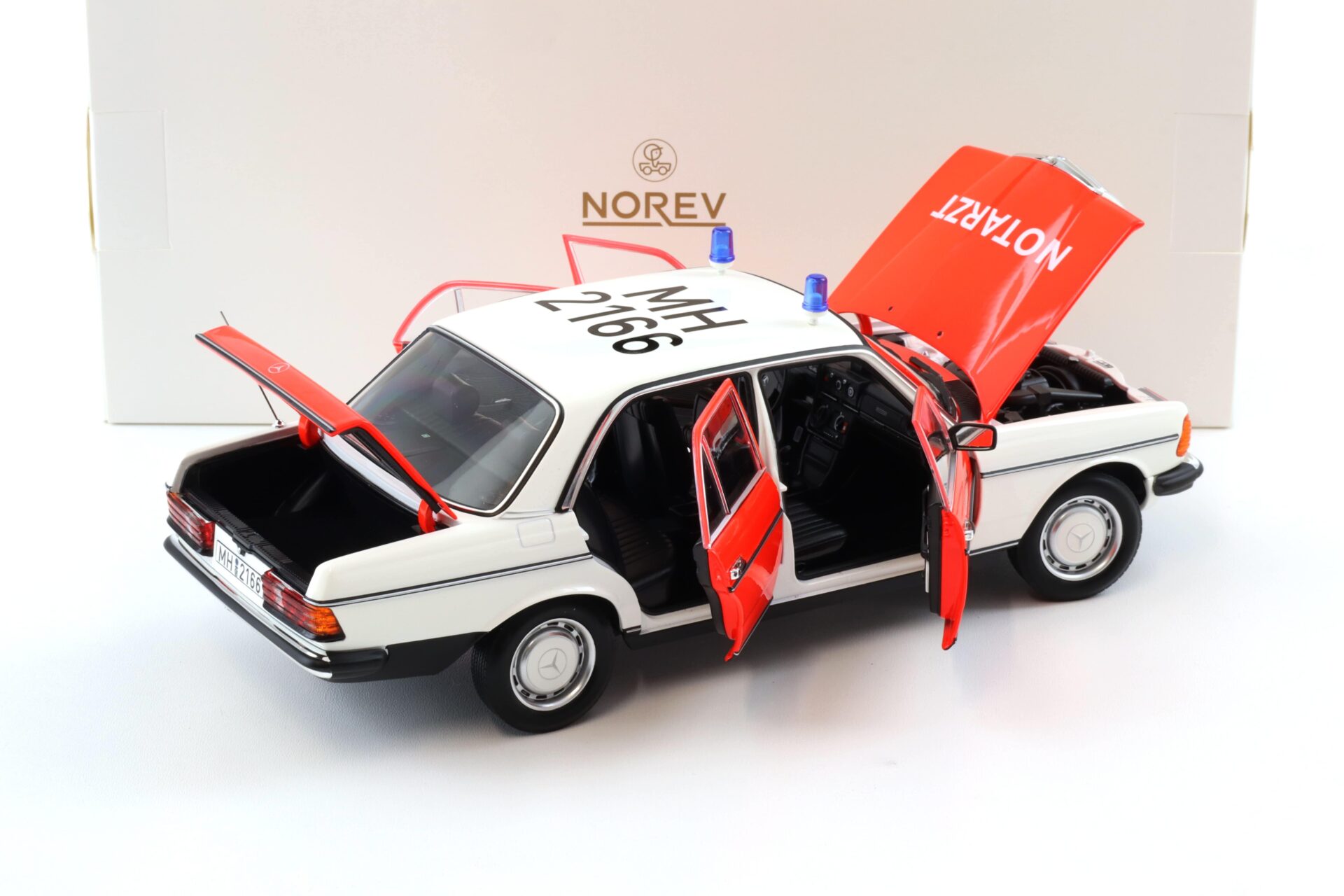 1:18 Norev Mercedes 200 W123 Limousine Notarzt Ambulance 1984