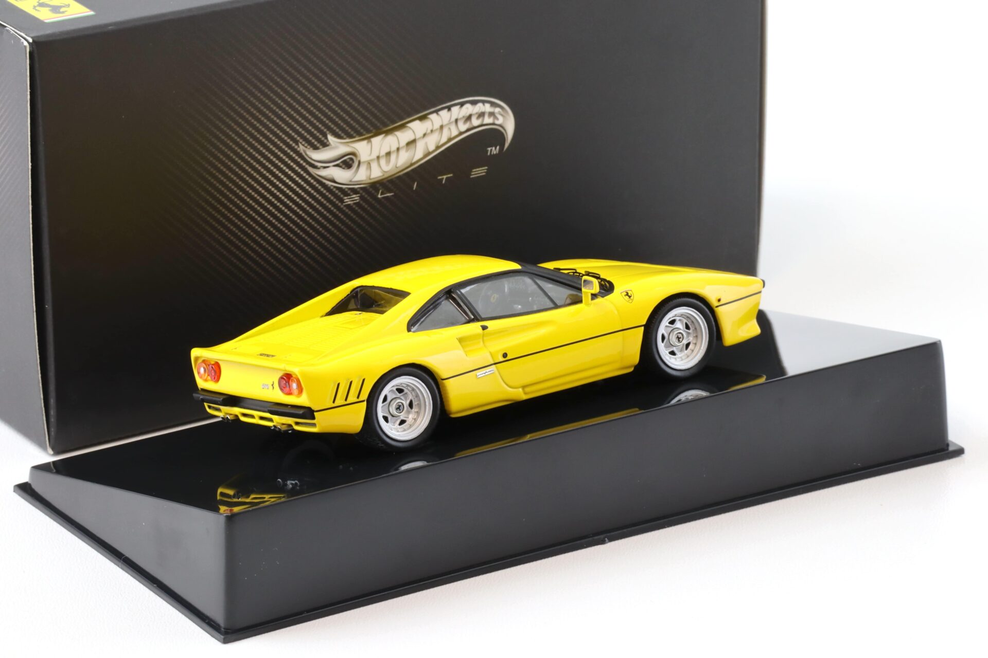 1:43 Hot Wheels Elite Ferrari 288 GTO Coupe yellow 1984