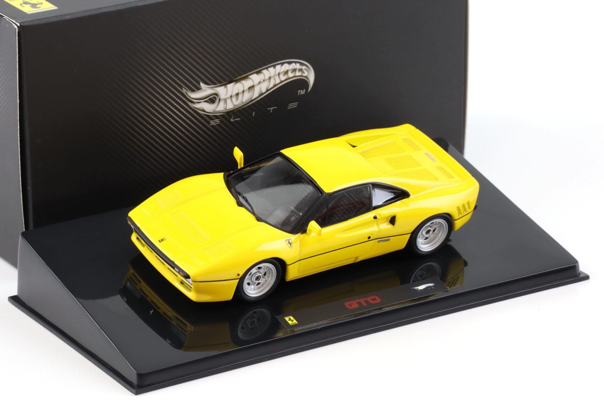 1:43 Hot Wheels Elite Ferrari 288 GTO Coupe yellow 1984