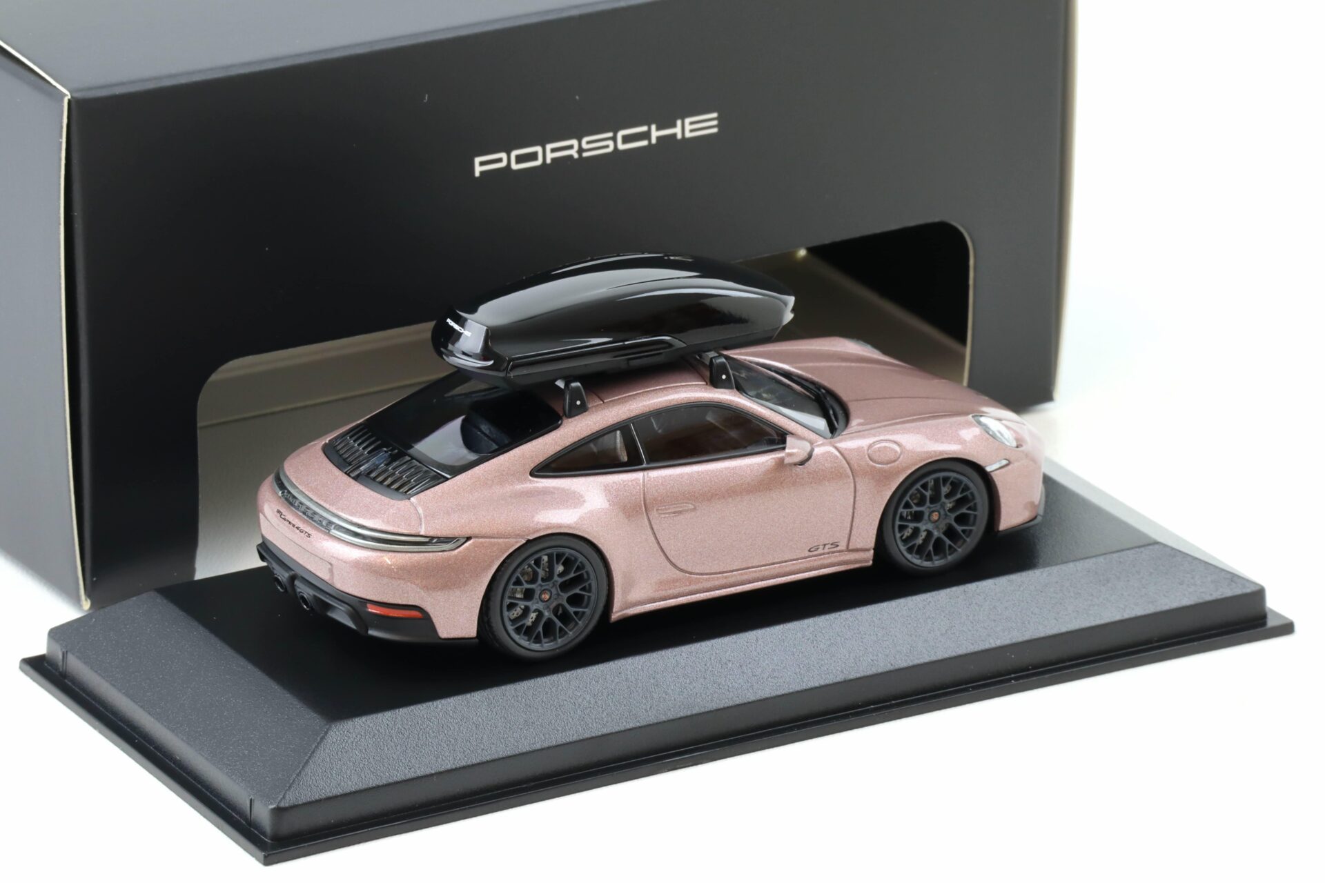 1:43 Minichamps Porsche 911 992.2 Carrera 4 GTS with roof-box Frozenberry WAP DEALER