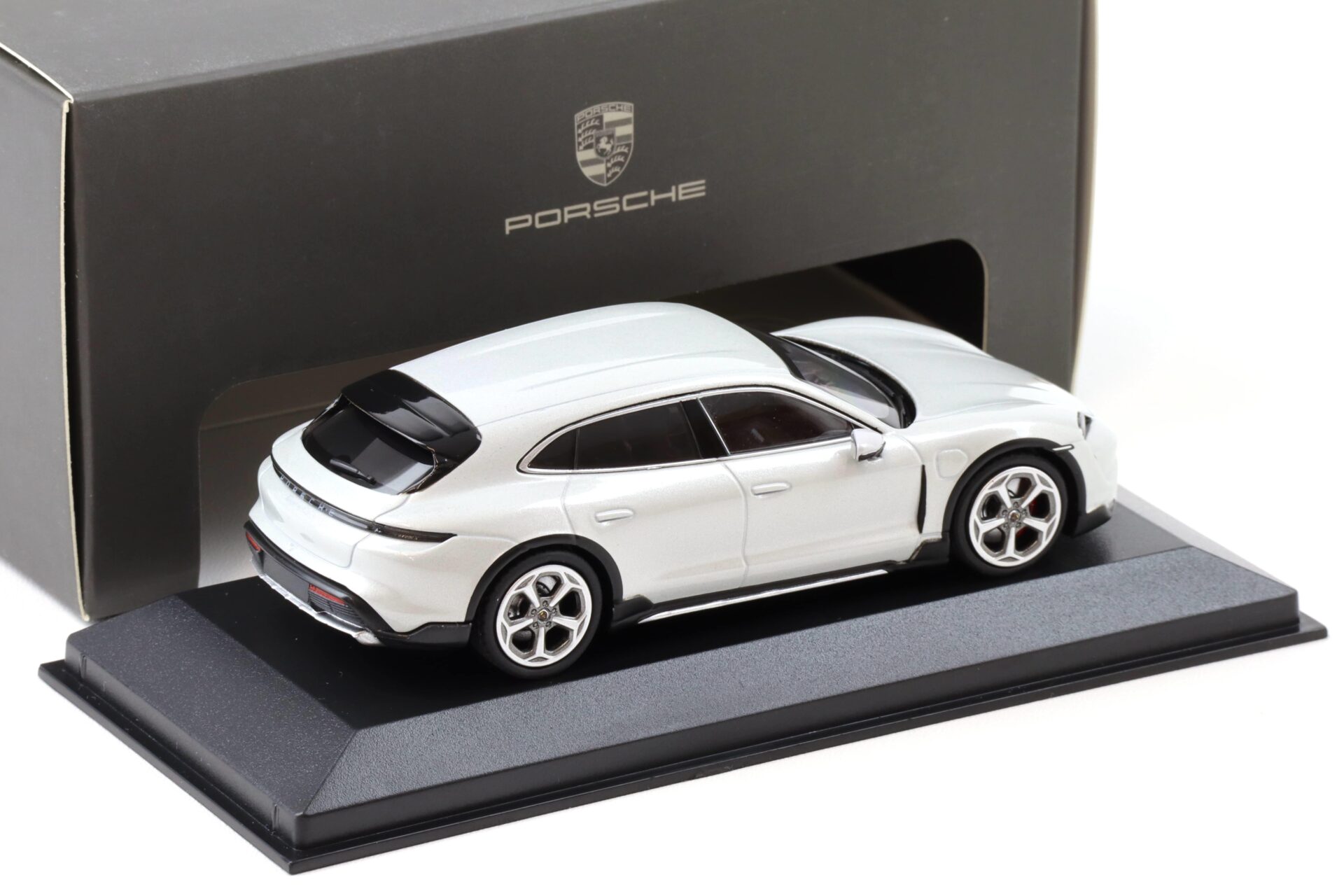 1:43 Minichamps Porsche Taycan 4S Cross Turismo ice grey metallic WAP DEALER