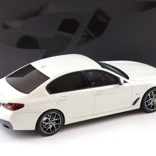 1:18 GT Spirit GT496 BMW 5 Series G30 545E xDrive Limousine M-Sport Alpine white 2023