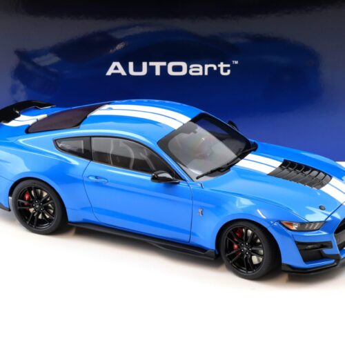 1:18 AUTOart Ford Mustang Shelby GT500 Coupe 2023 Grabber blue/ white stripes