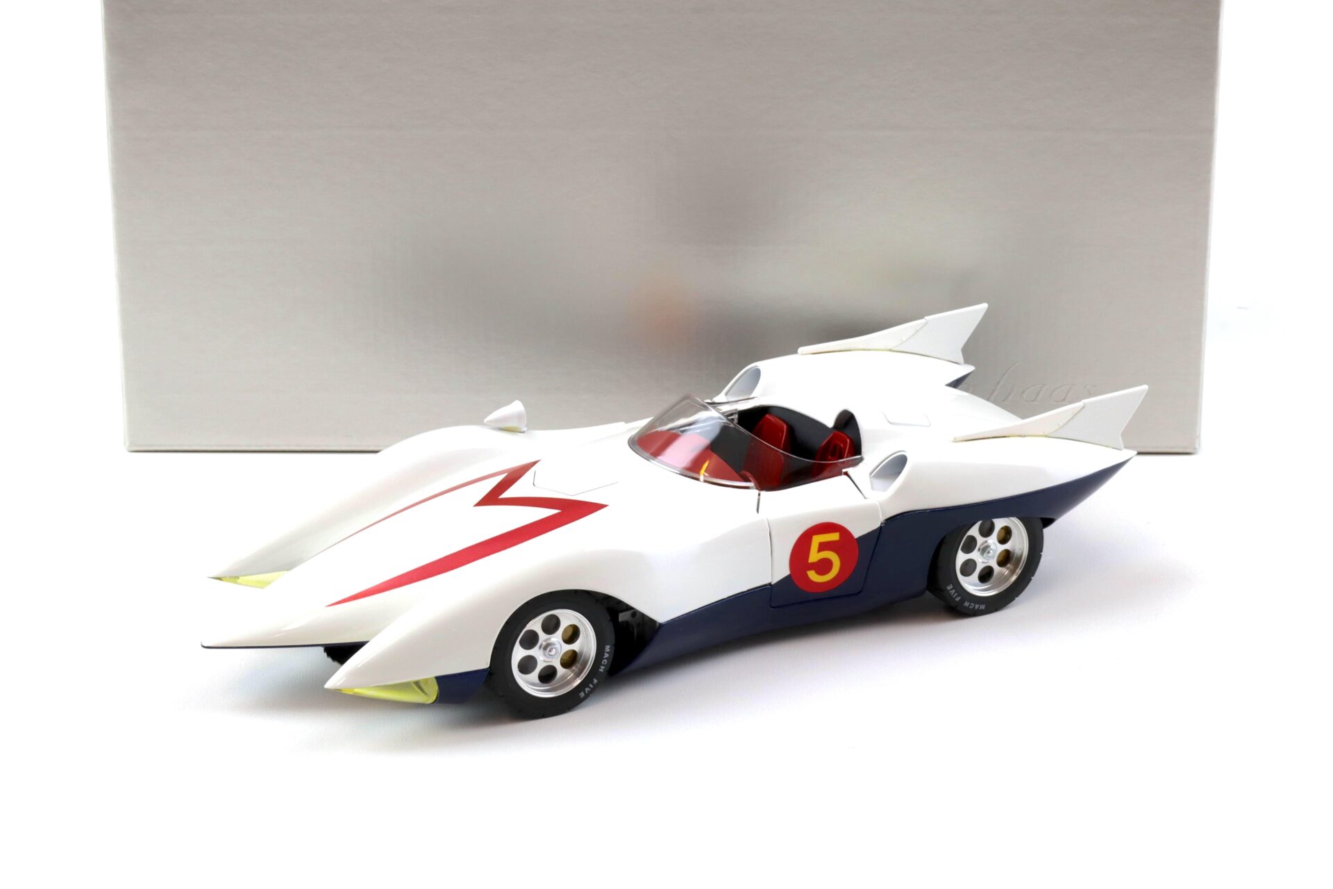 1:18 Schwyn Haas Aluminium Body Hamilton Mach 5 Speed Racer white