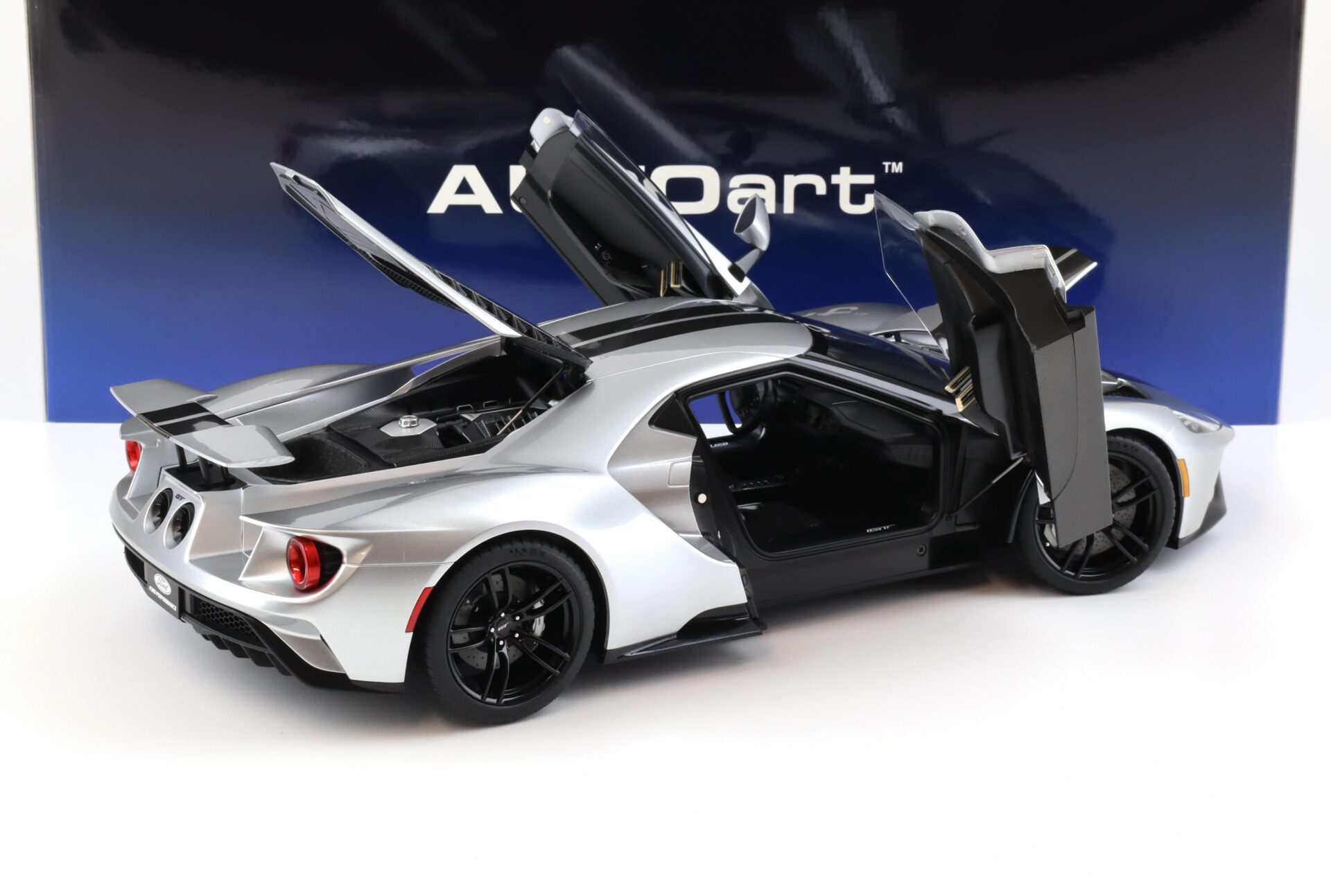 1:12 AUTOart Ford GT 2017 ingot silver/ black stripes 12108