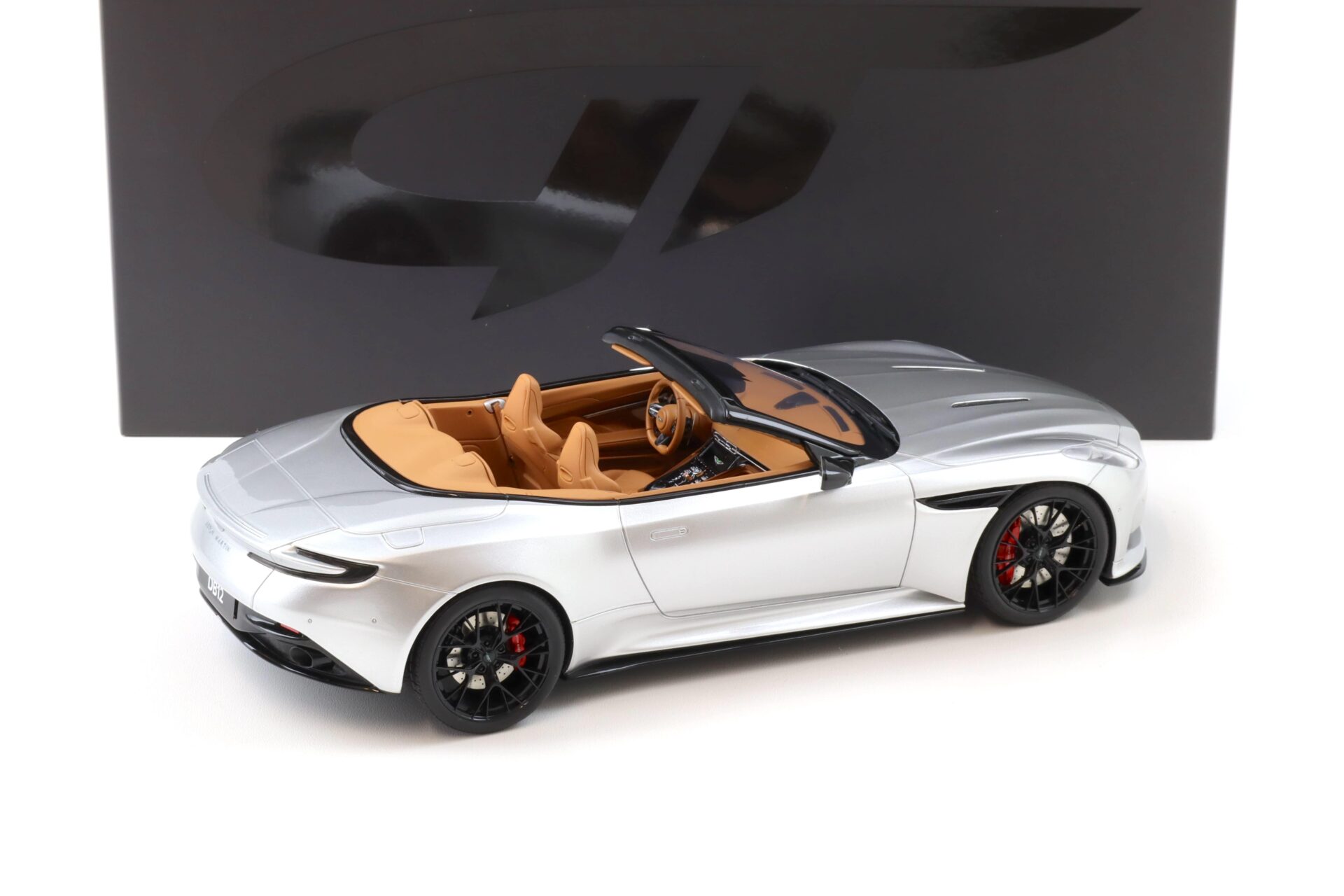 1:18 GT Spirit GT945 Aston Martin DB12 Volante Convertible Aluminite silver 2023