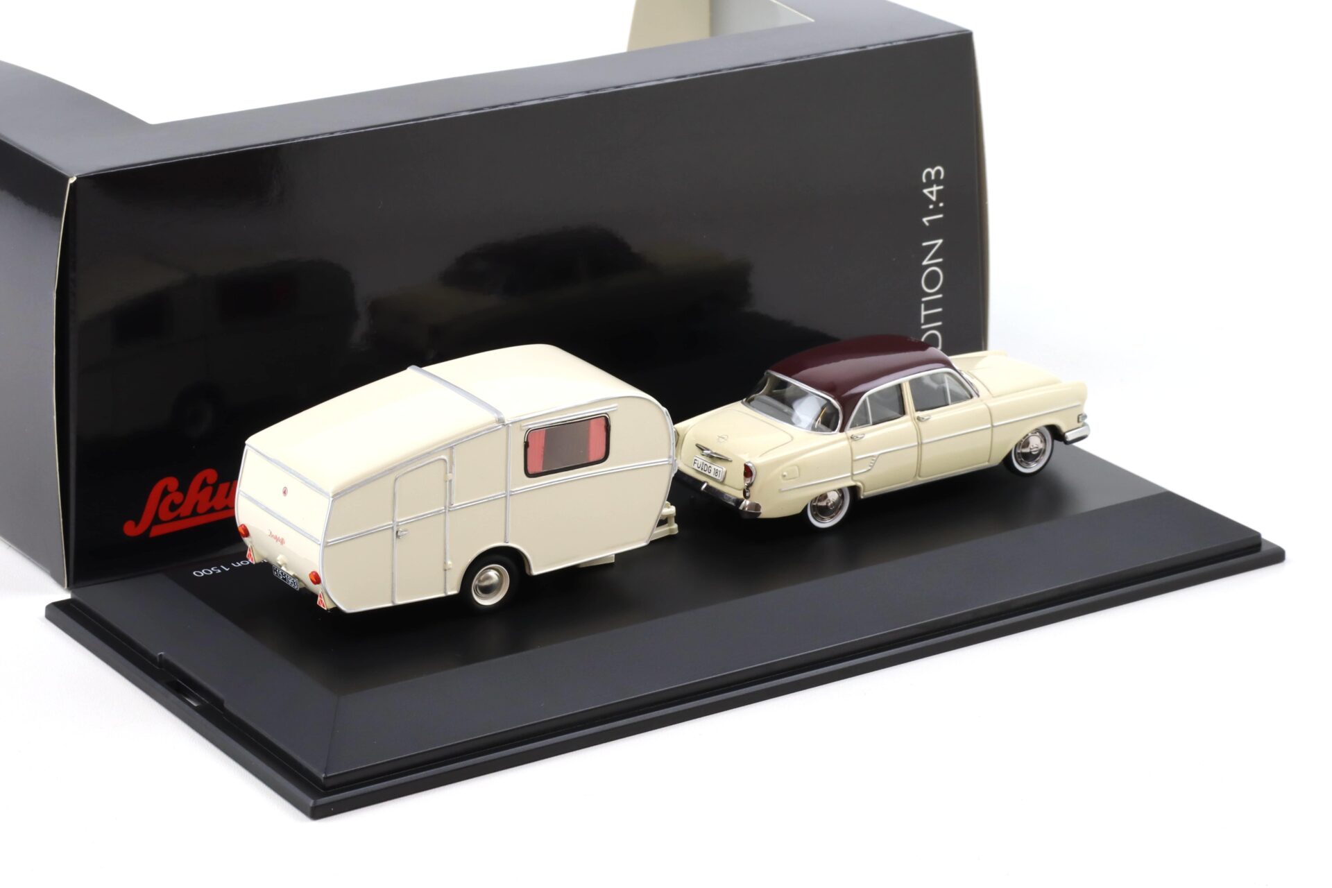 1:43 Schuco Opel Kapitän mit Dethleffs Globetrotter Wohnwagen beige/ white