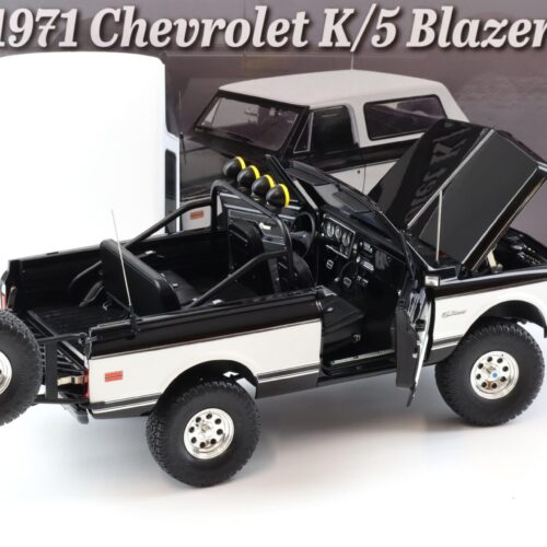 1:18 ACME 1971 Chevrolet K5 Blazer Classic Tuxedo Black & White Two