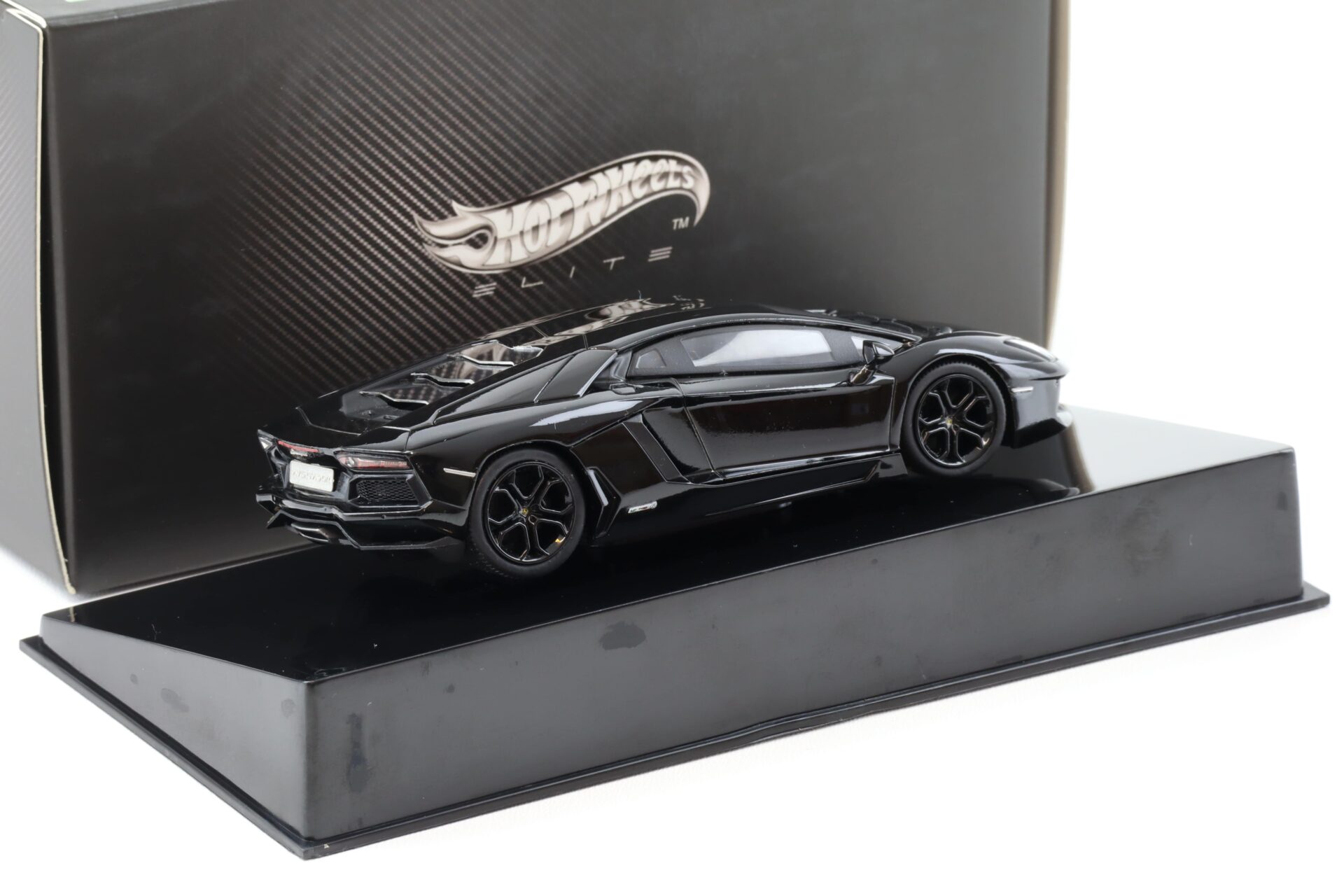 1:43 Hot Wheels Elite Lamborghini Aventador LP700-4 Coupe black