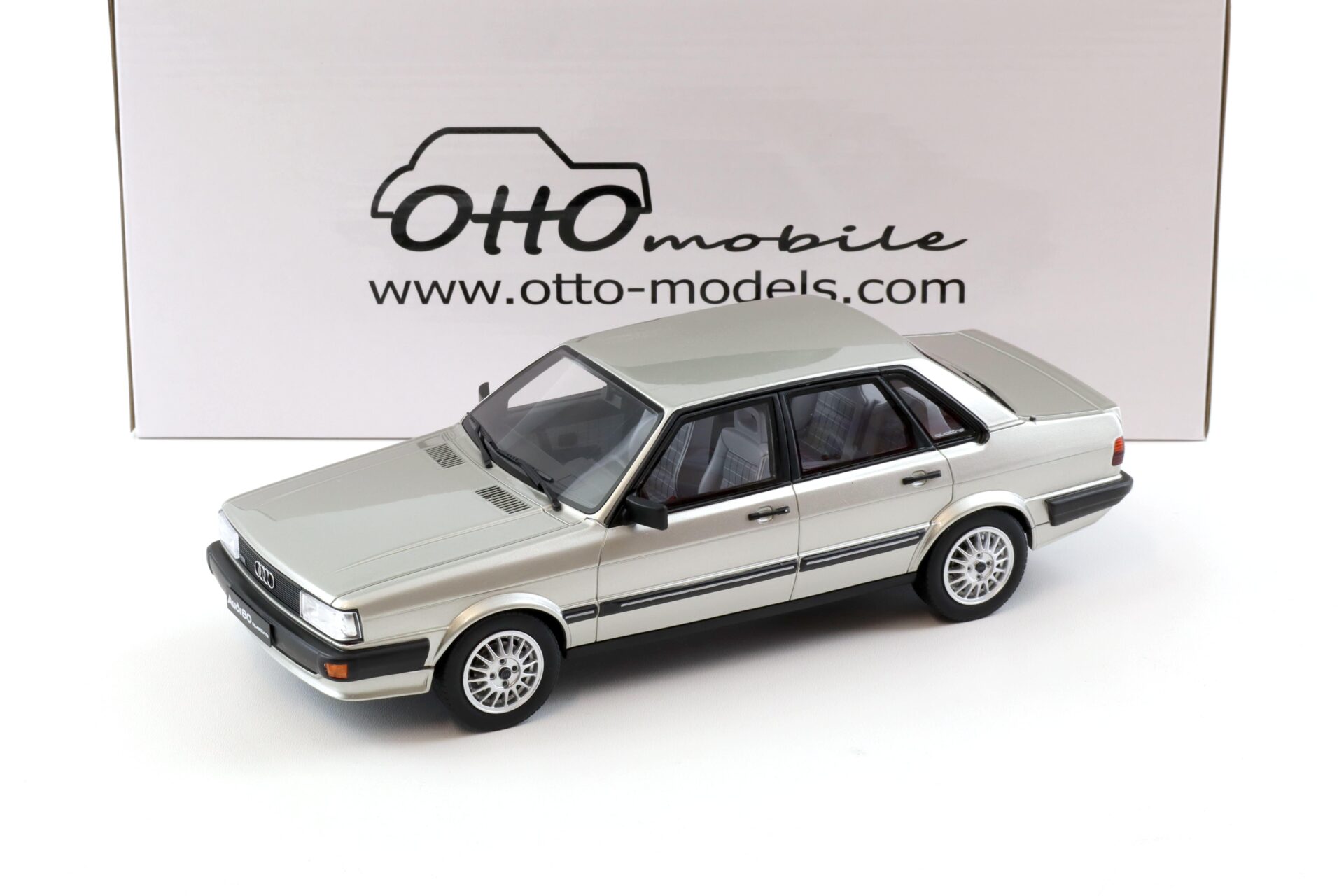 1:18 OTTO mobile OT940 Audi 80 (B2) Quattro Limousine 1983 silver