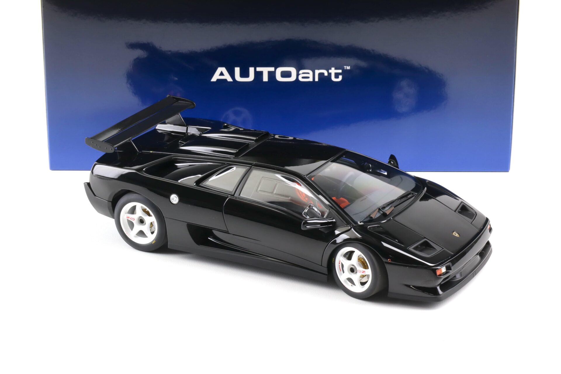 1:18 AUTOart Lamborghini Diablo SV-R 1996 deep black 79146