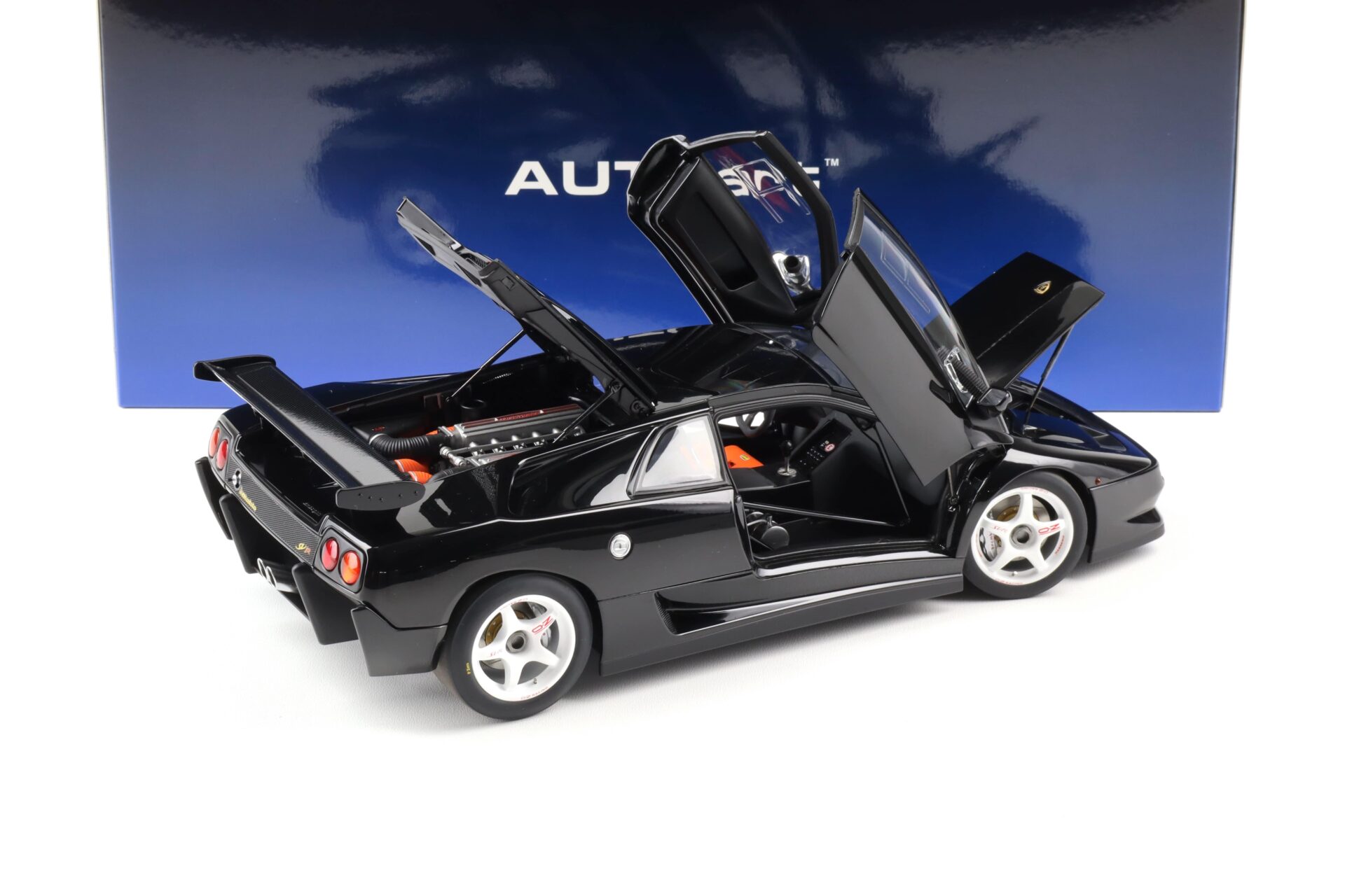 1:18 AUTOart Lamborghini Diablo SV-R 1996 deep black 79146