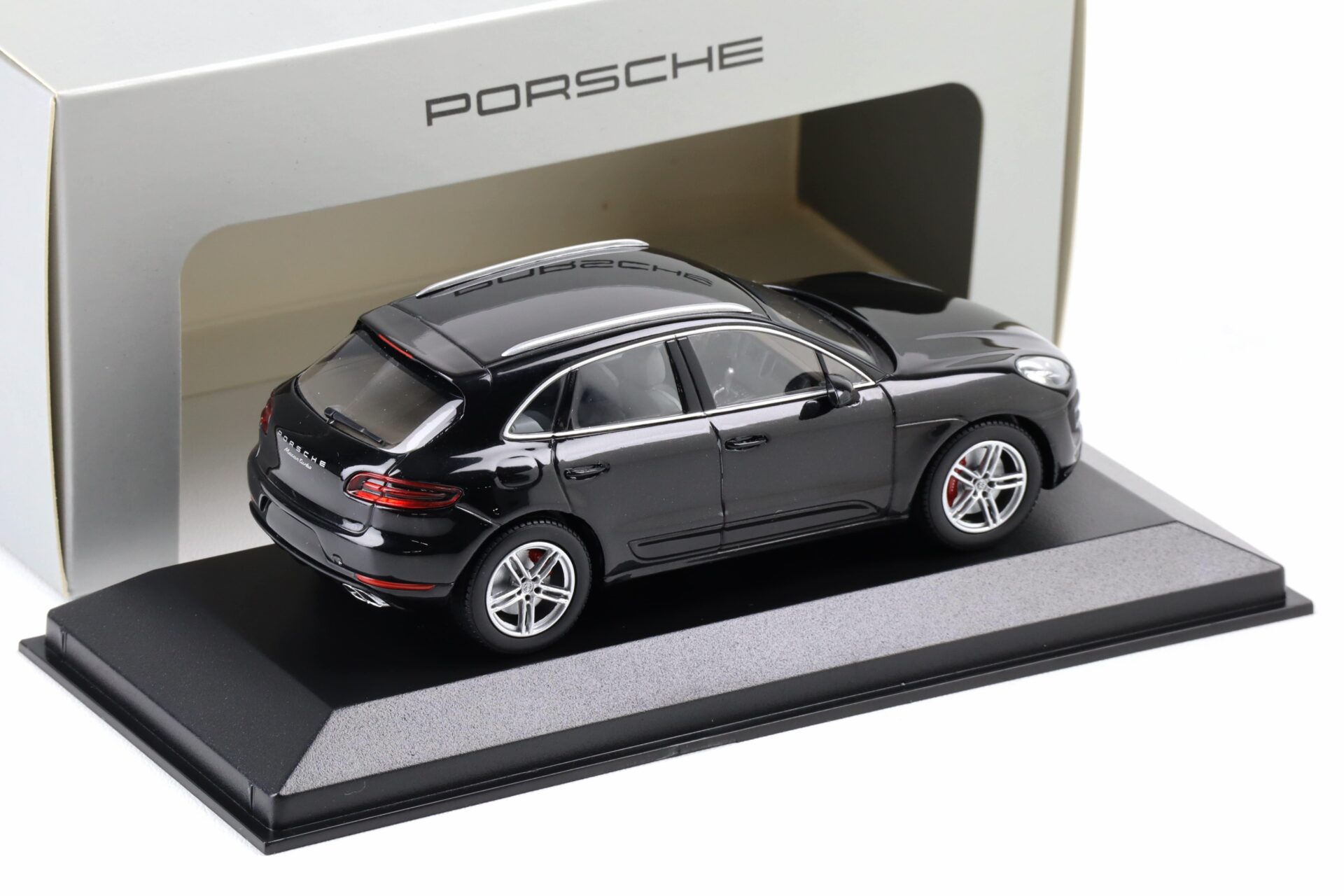 1:43 Minichamps Porsche Macan Turbo 2013 basalt black WAP DEALER