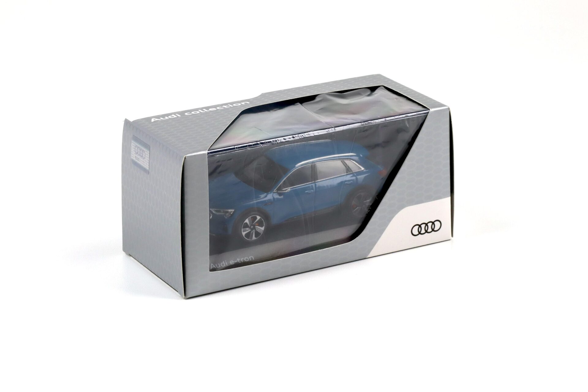 1:43 Spark Audi e-tron 2019 Antigua blue DEALER VERSION