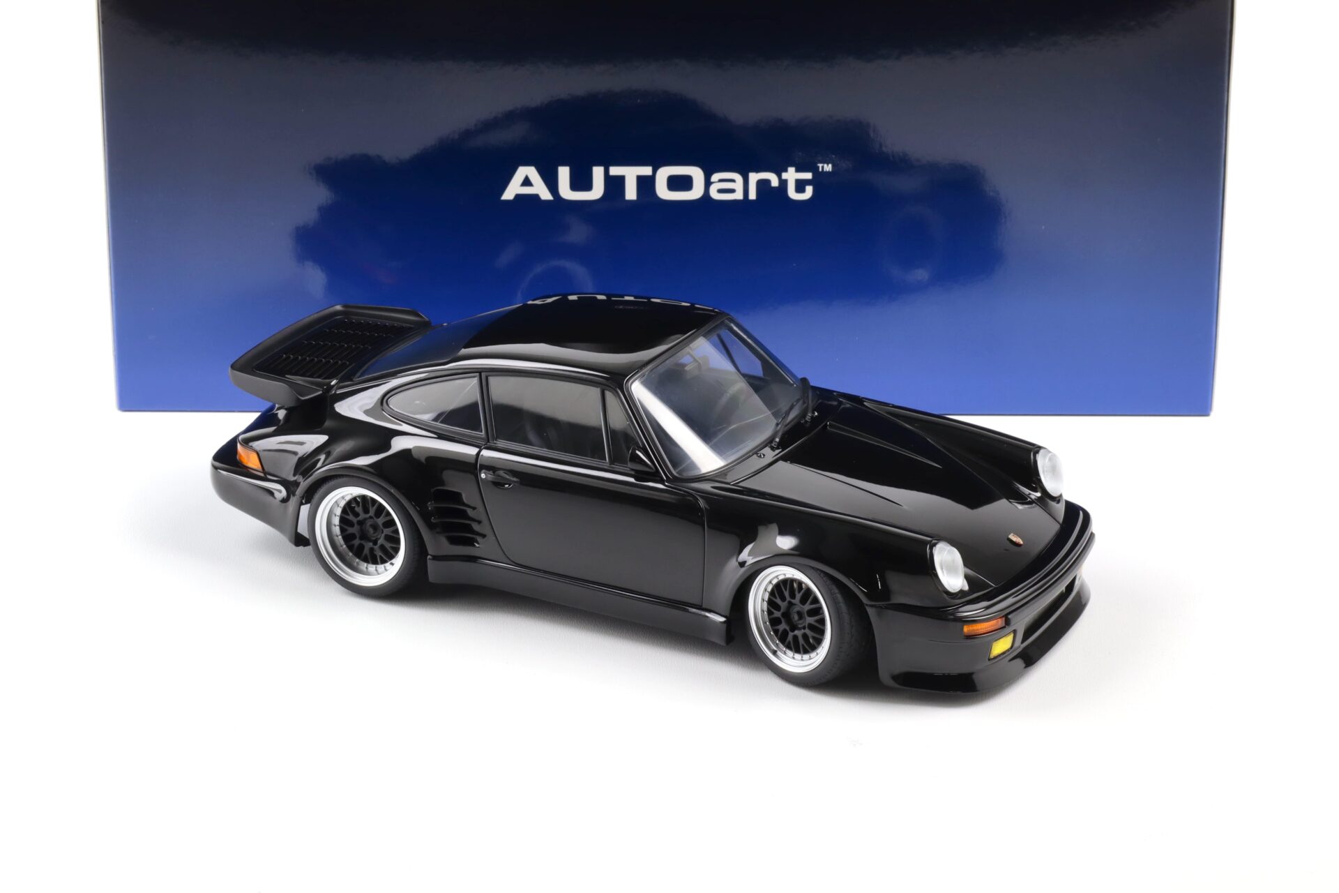 1:18 AUTOart Porsche 911 (930) Turbo WANGAN Midnight Blackbird Comic #1 Version